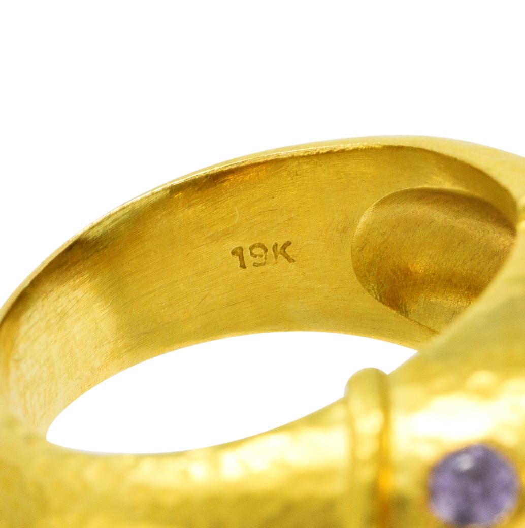 Elizabeth Locke Vintage Lavender Sapphire Aquamarine 19 Karat Yellow Gold Ring In Excellent Condition In Philadelphia, PA