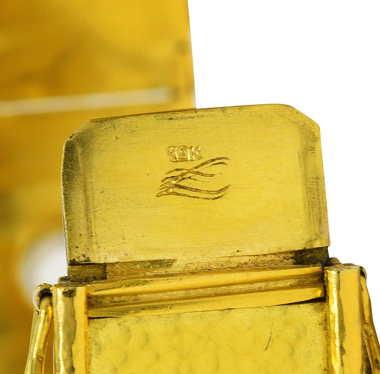 Women's or Men's Elizabeth Locke Vintage Moonstone 19 Karat Yellow Gold Hammered Bangle Bracelet For Sale