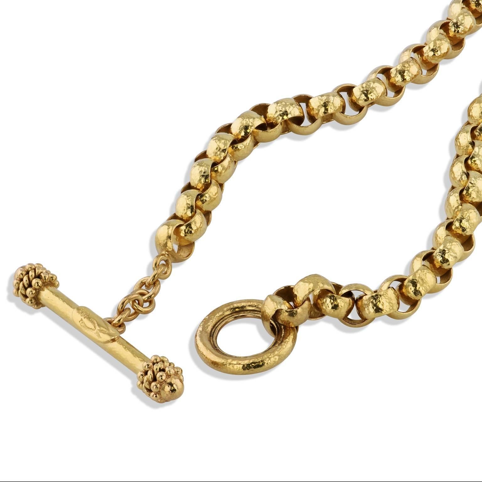 This previously loved 18 karat yellow gold Elizabeth Locke toggle necklace featuring Venetian links is versatile and chic. Make it your new favorite accessory.