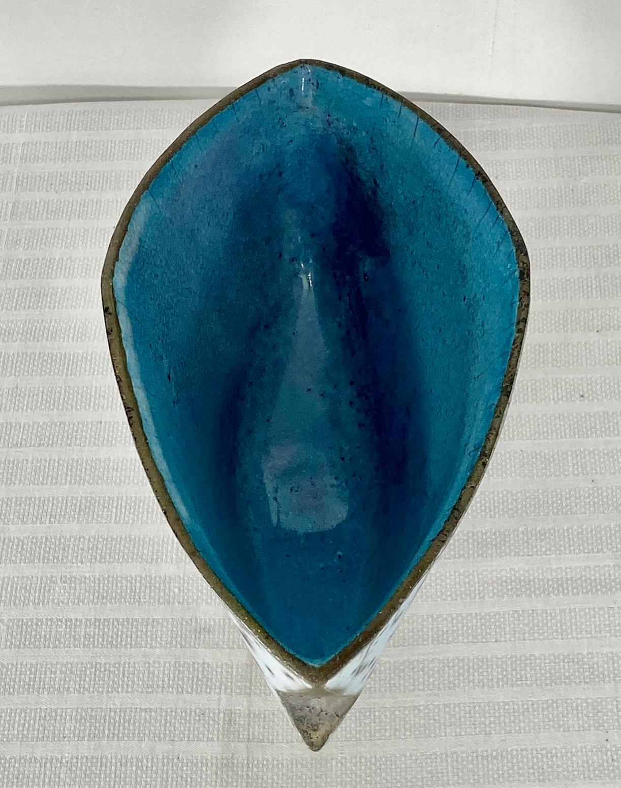 Vase en céramique vintage émaillée bleue Raku Studio Art d'Elizabeth Raeburn Bon état - En vente à West Palm Beach, FL