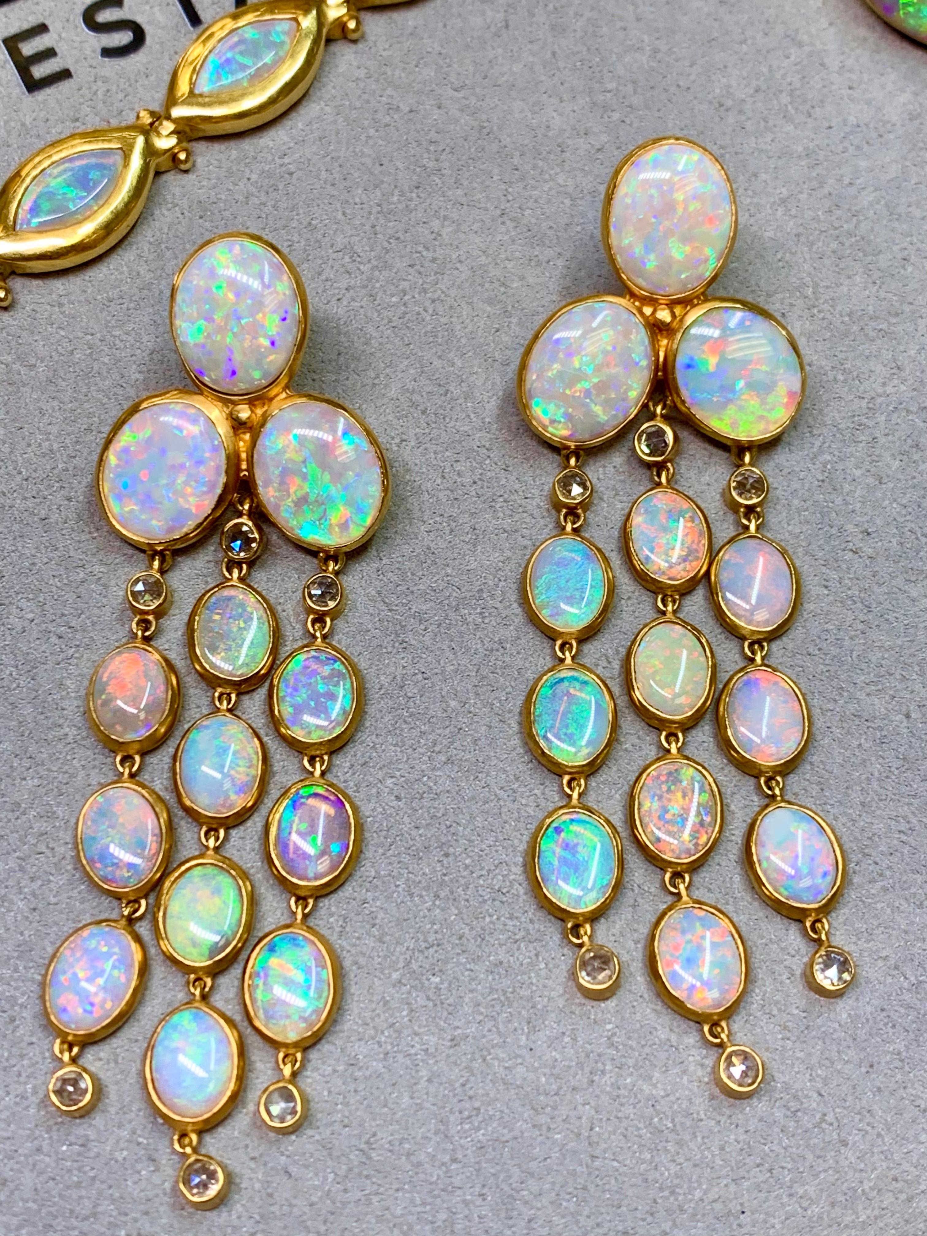 Contemporaneo Elizabeth Taylor DARLENE De Sedle Oro 22K e Opale Suite di diamanti Christie's 2011 in vendita