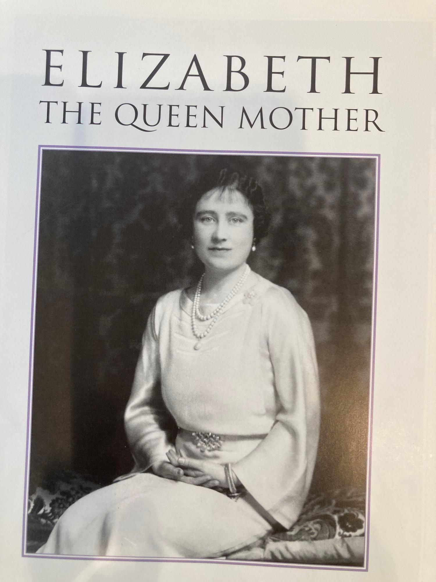 Elizabeth the Queen Mother : a Twentieth Century Life by Grania Forbes Hardcover In Good Condition For Sale In North Hollywood, CA