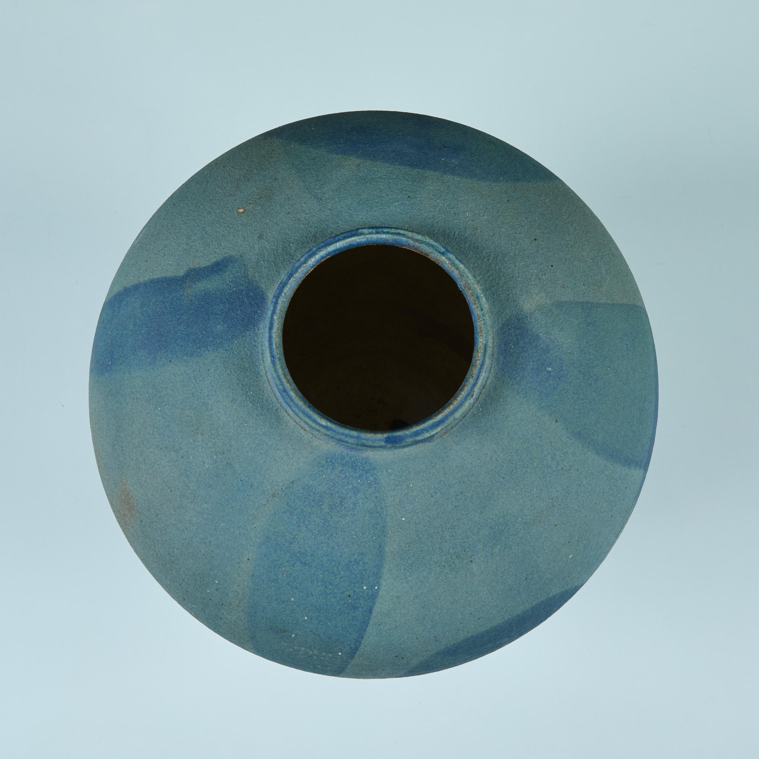 Vaso conico smaltato blu Elizabeth Woolrych in vendita 2