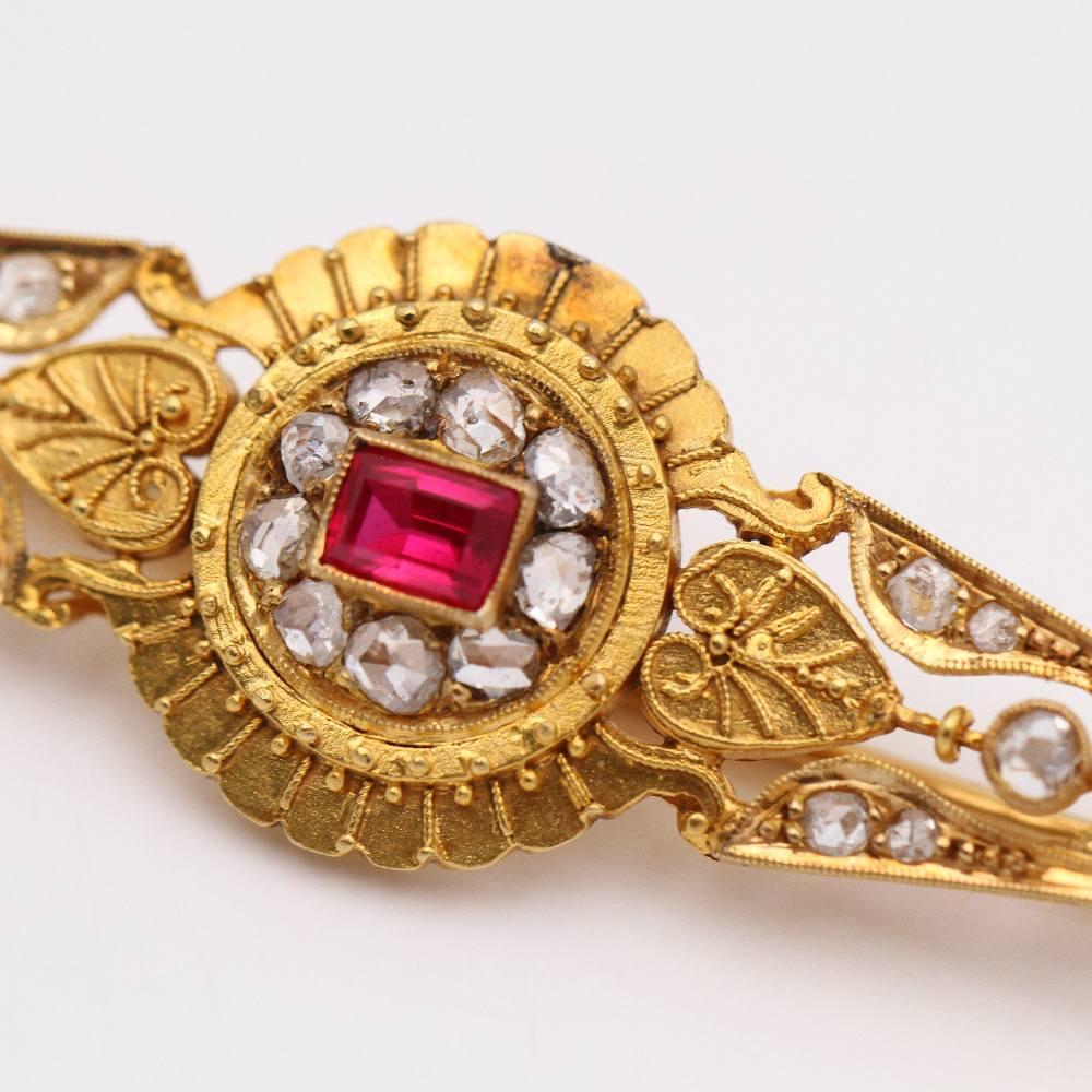 Spectacular Vintage Brooch in Yellow Gold for woman  21 Diamonds in antique cut weighing approx. 0,25 ct.  Octagonal cut ruby weighing approx. 1,00 ct.  18kt yellow gold  10.05 grams  This pendant is in very good state of preservation.  Ref: