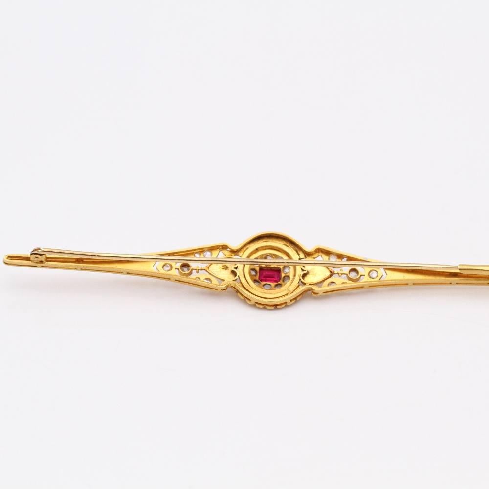 Elizabethan Brooch in Gold with Diamonds and Rubies For Sale 1
