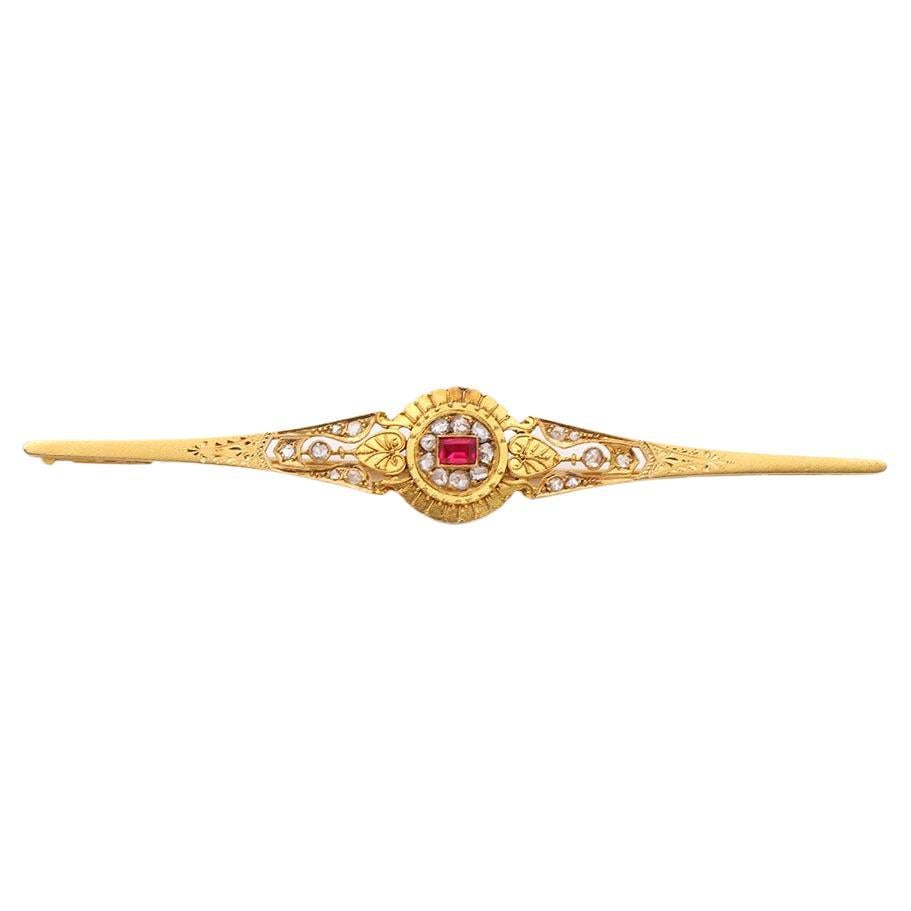 Elizabethan Brooch in Gold with Diamonds and Rubies For Sale