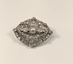 Elizabethan Brooche in Platinum, Diamonds and Natural Pearl