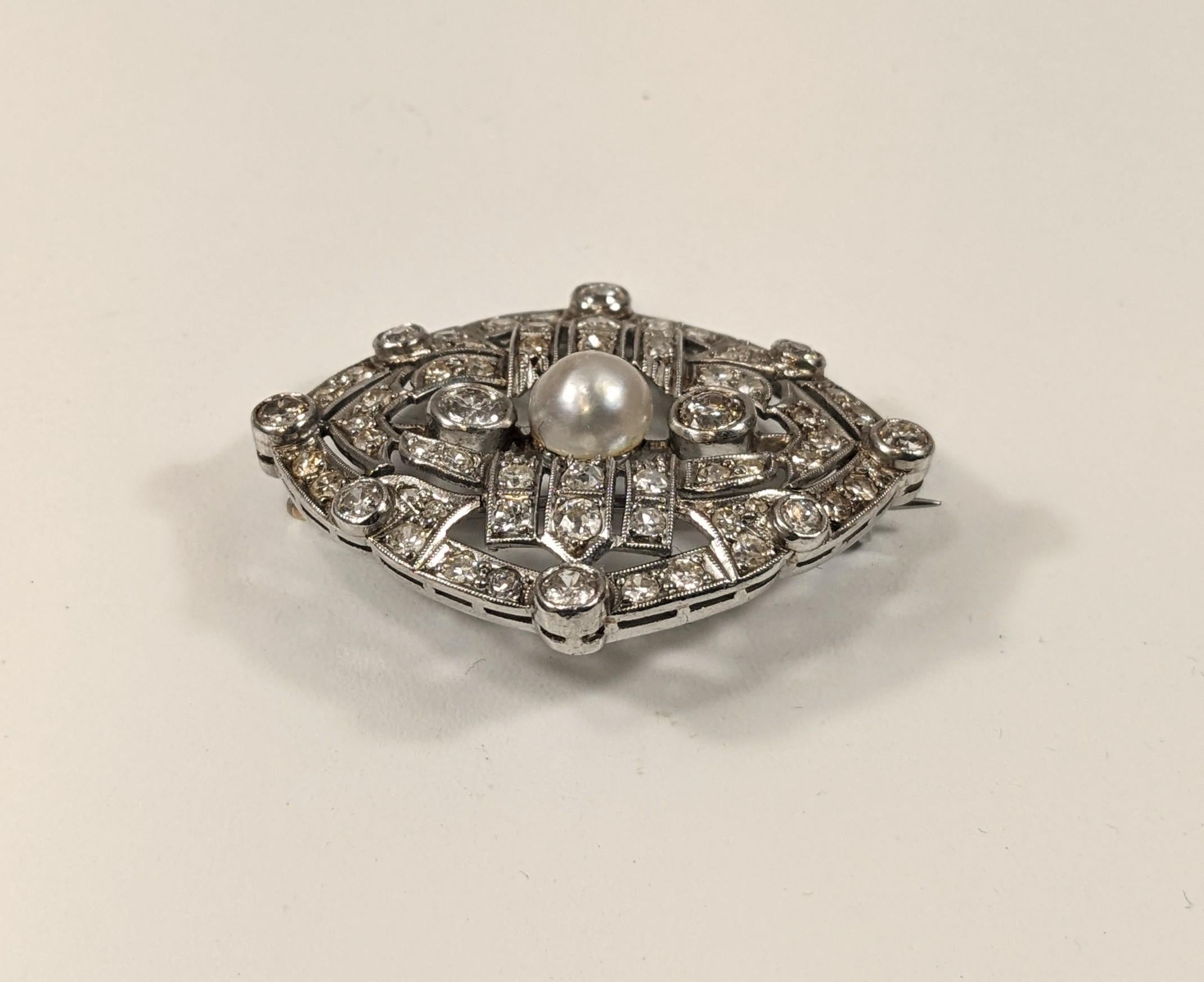 Art Deco  Elizabethan Brooche in Platinum, Diamonds and Natural Pearl For Sale