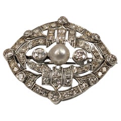  Elizabethan Brooche in Platinum, Diamonds and Natural Pearl