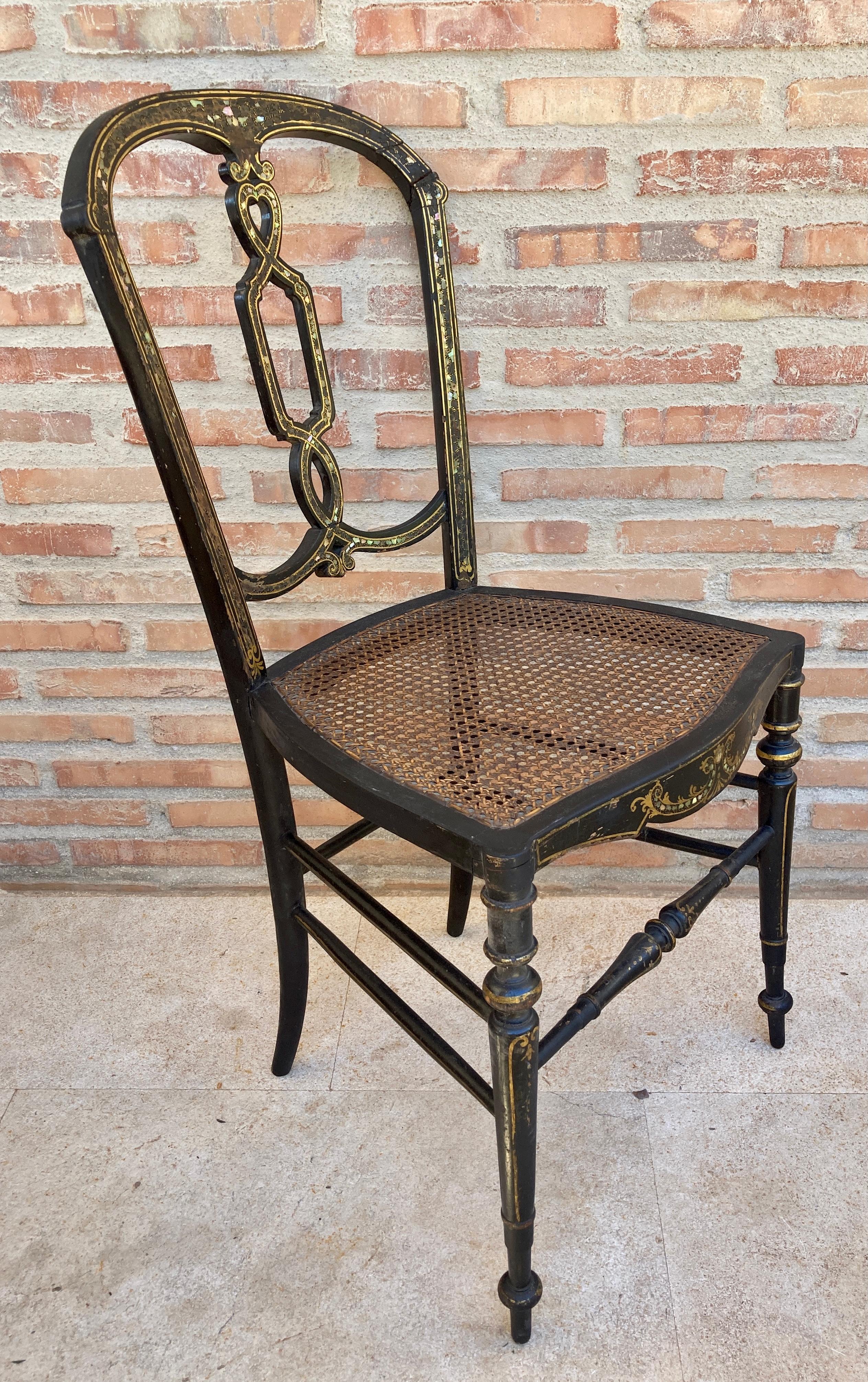 Elizabethan Chairs in Lacquered Black, 1840, Set of 2 In Good Condition For Sale In Miami, FL