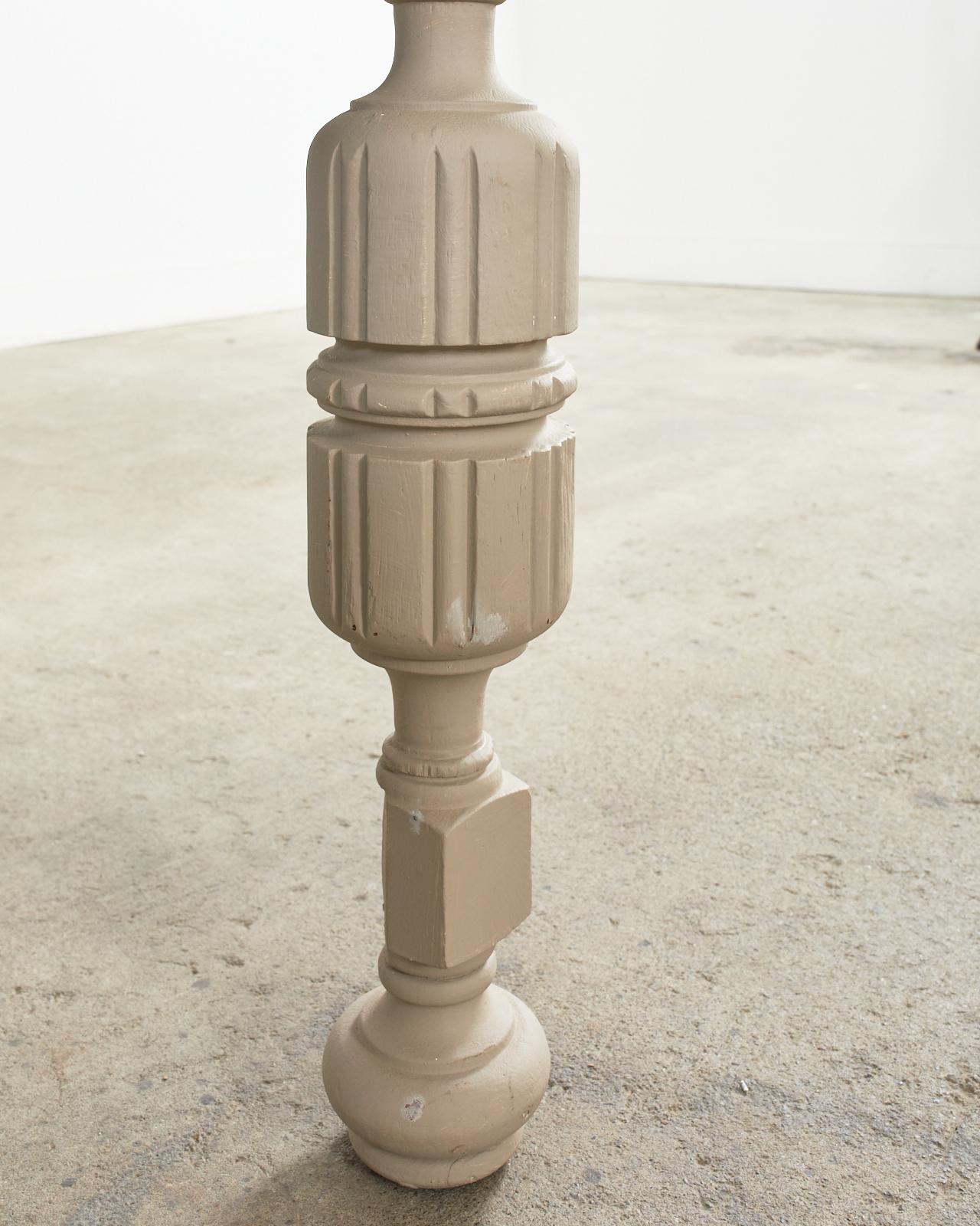 Table de salle à manger de style élisabéthain sélectionnée par l'artiste Ira Yeager en vente 5
