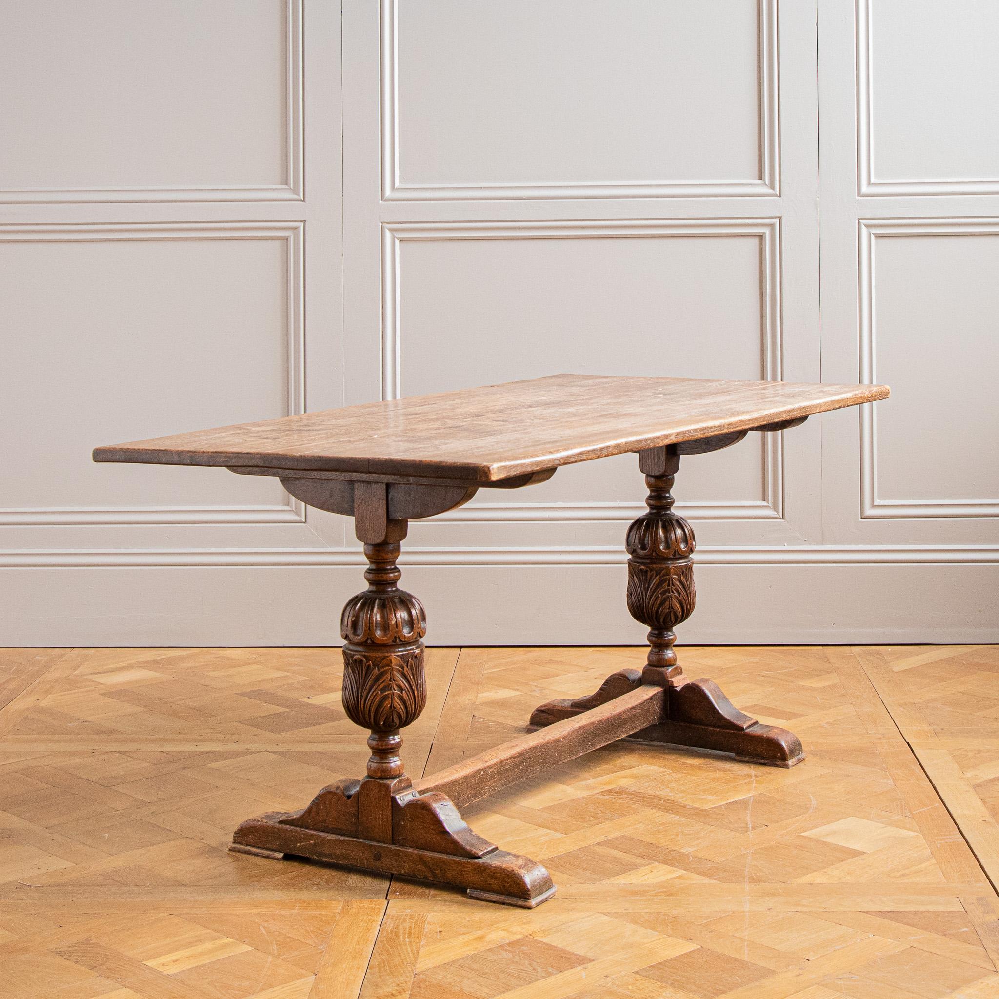 Table à manger de style élisabéthain Bon état - En vente à London, Park Royal
