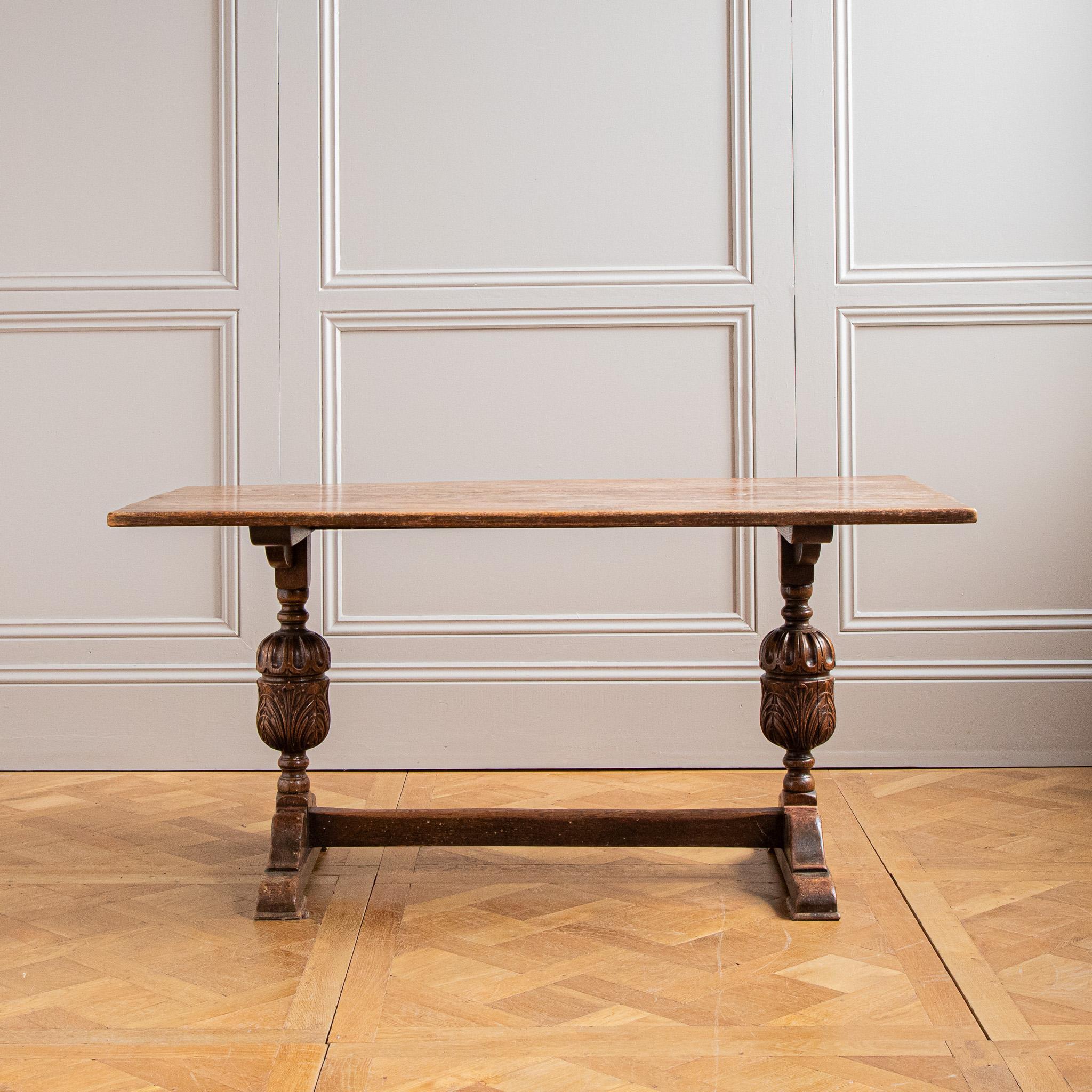 20ième siècle Table à manger de style élisabéthain en vente