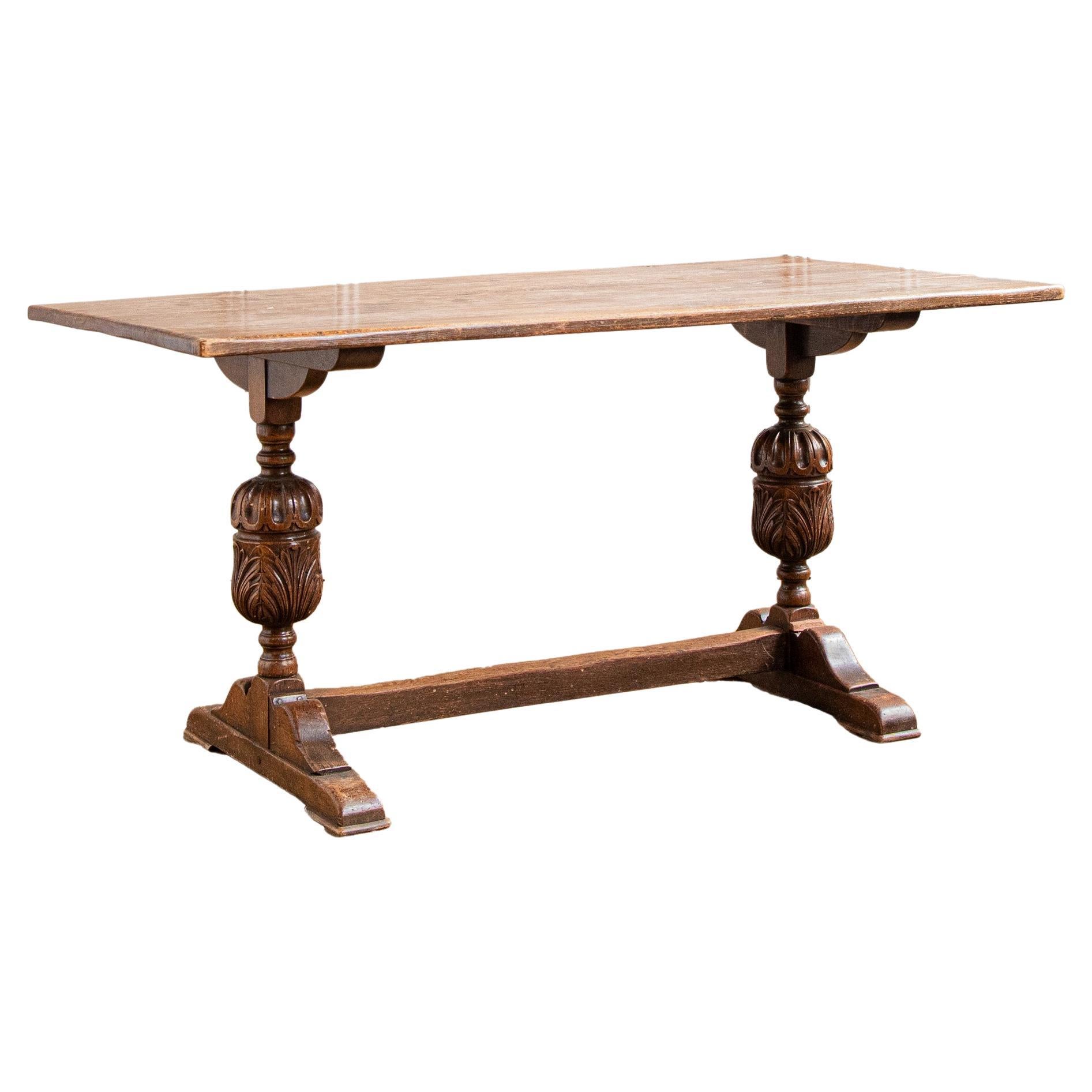 Table à manger de style élisabéthain en vente