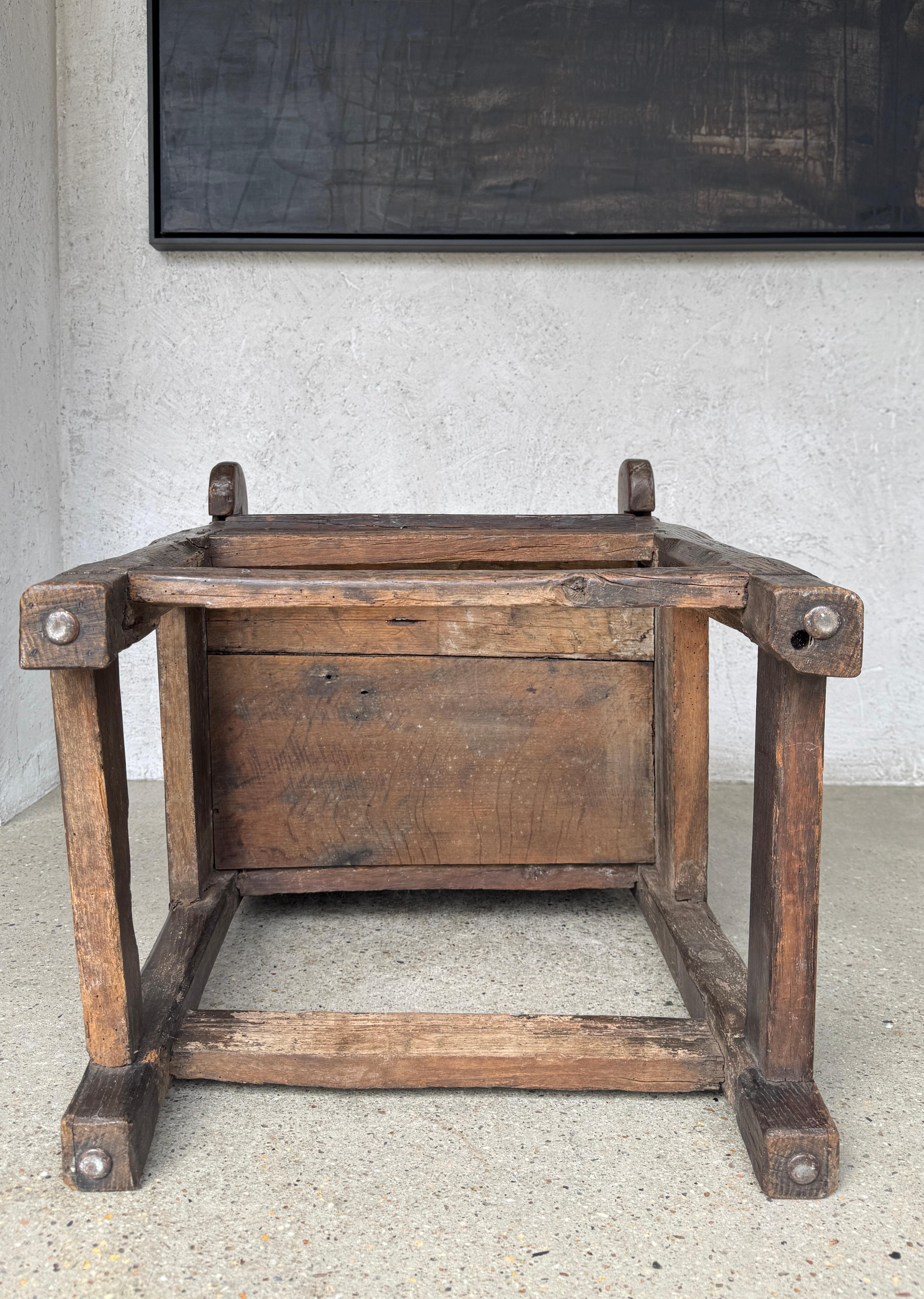 Poltrona elisabettiana Tudor intagliata a mano in Oak Wainscot, circa 1580 in vendita 2