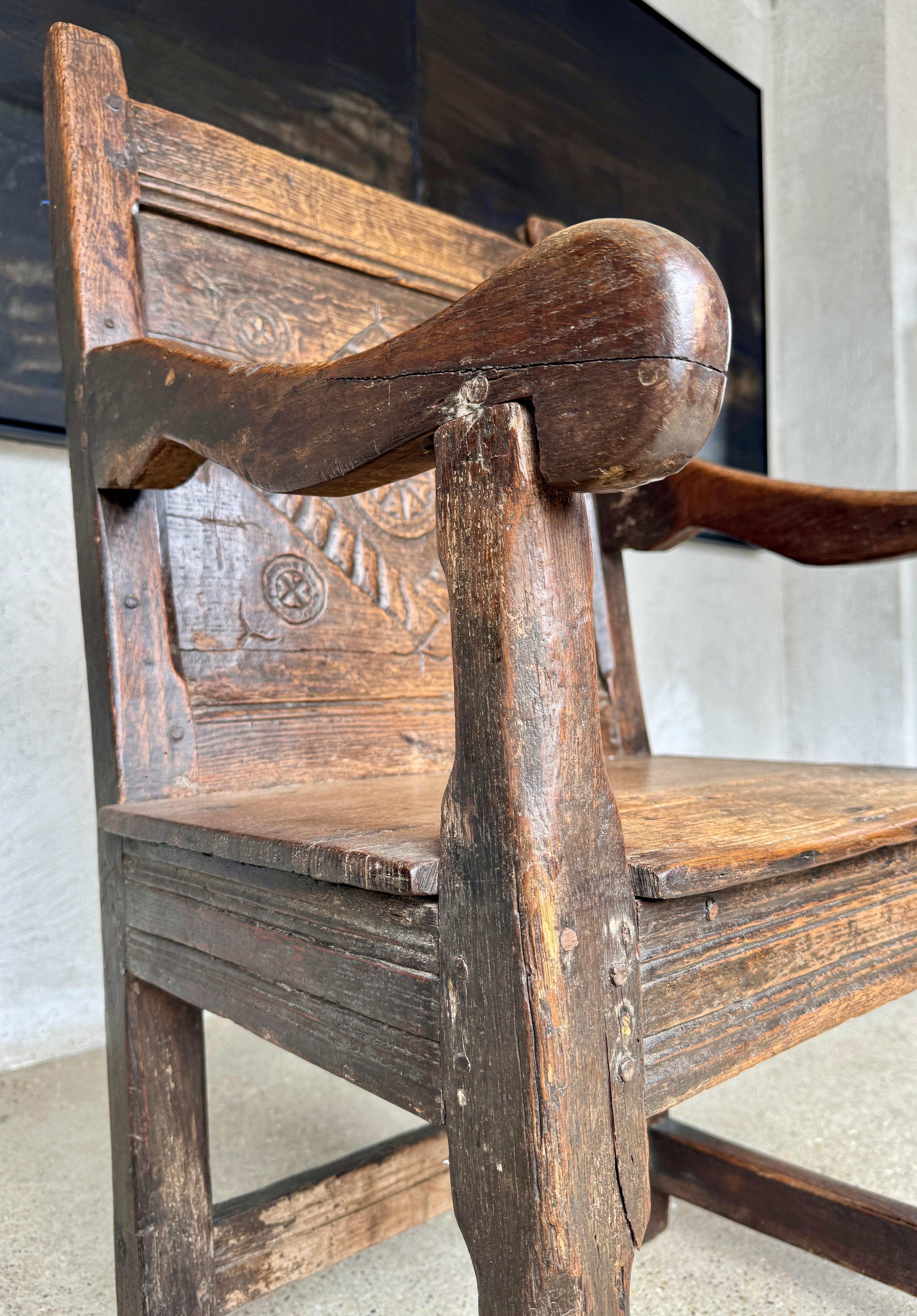 Quercia Poltrona elisabettiana Tudor intagliata a mano in Oak Wainscot, circa 1580 in vendita