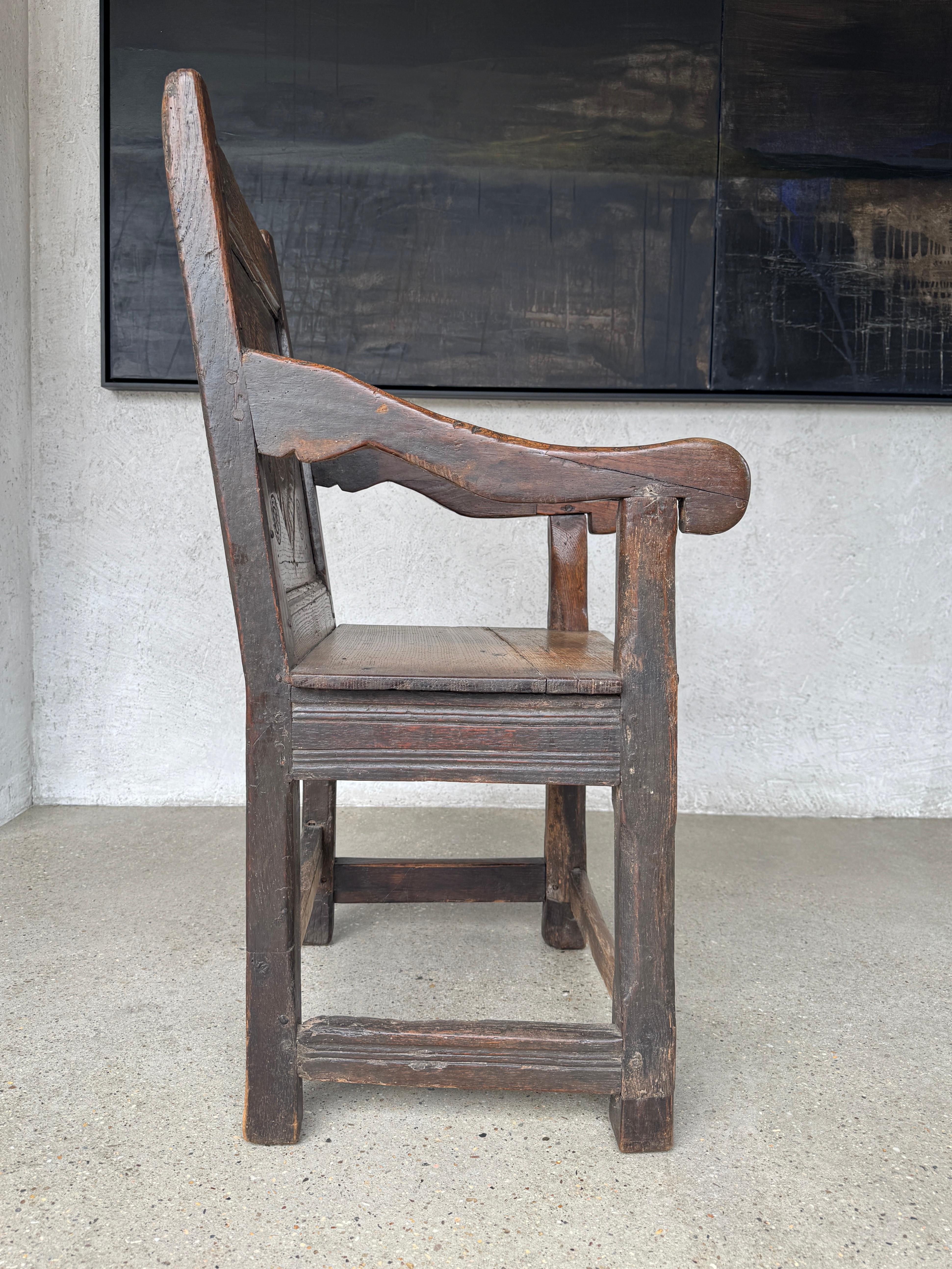 Inglese Poltrona elisabettiana Tudor intagliata a mano in Oak Wainscot, circa 1580 in vendita