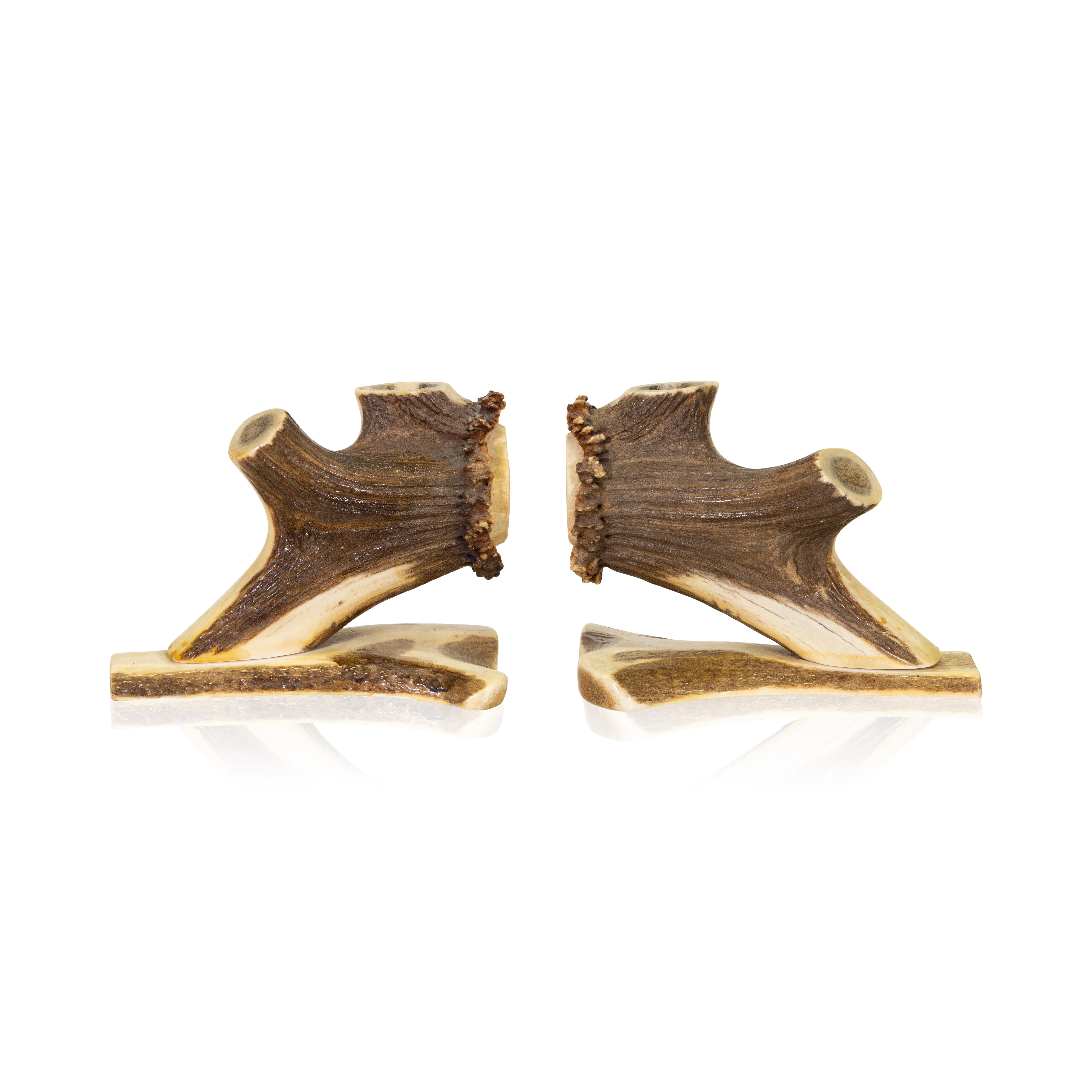 Elk antler bookends or candle holders from British Columbia. Was a massive elk. Goes great with our other antler furniture and accessories. 

Period: first quarter 20th century

Origin: British Columbia

Size: 8