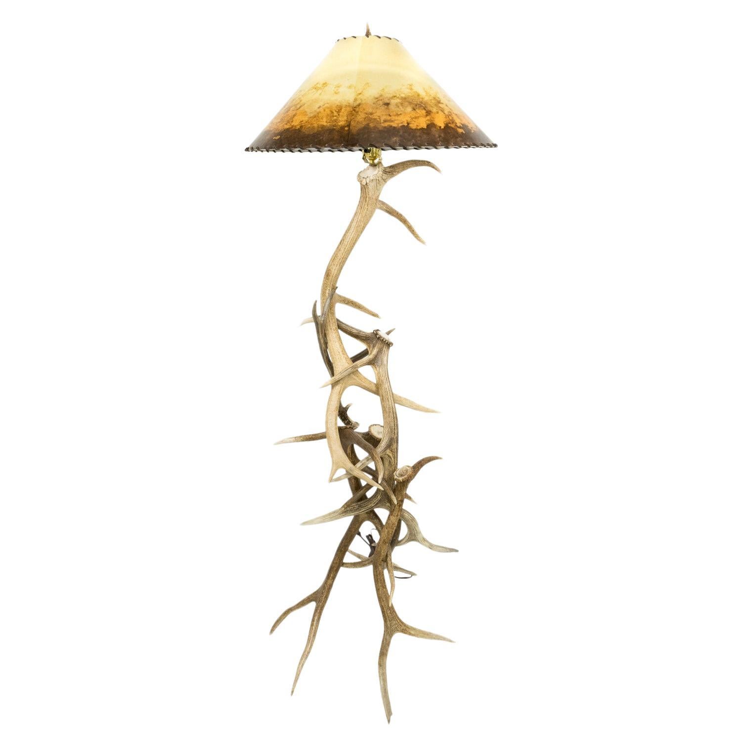 Lampada da terra in corno d'alce
