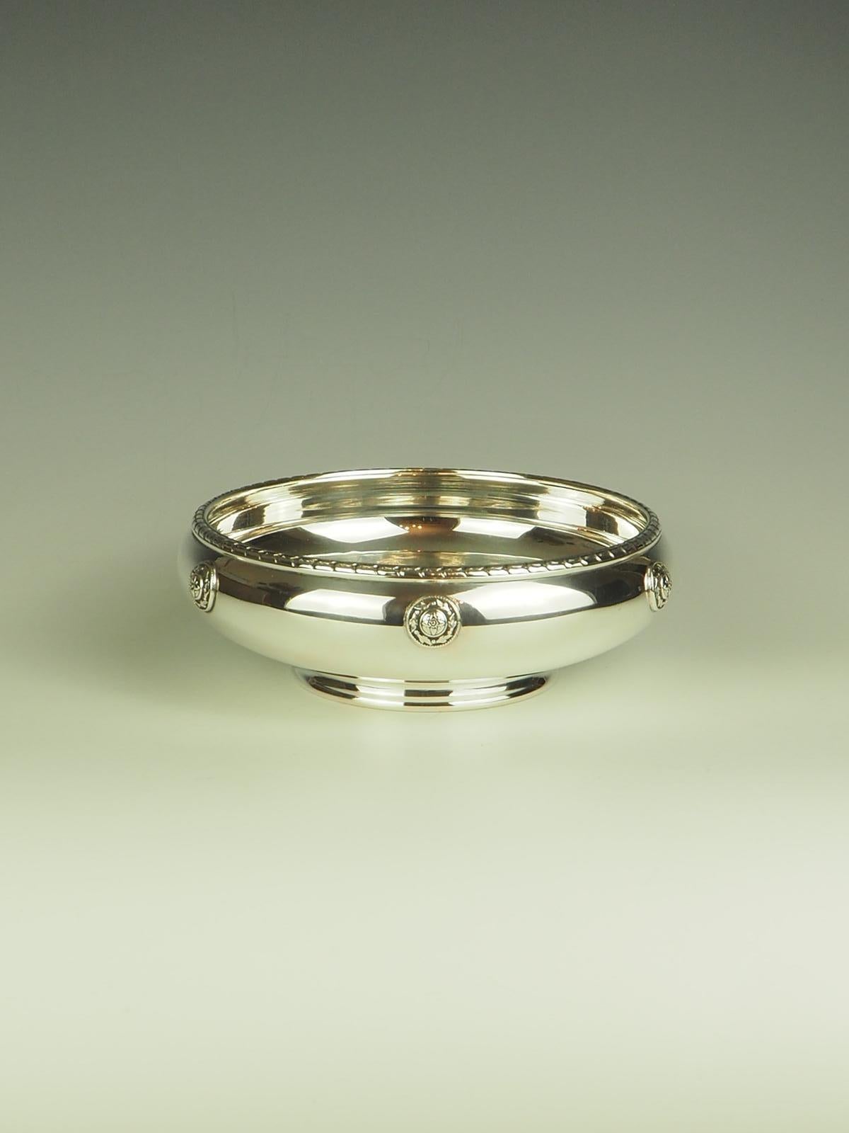 Elkington Arts & Crafts Silver Plate Bowl is a stunning piece that showcases exquisite craftsmanship and attention to detail. Its squat round form is both elegant and practical, making it a versatile addition to any home . The bowl features six