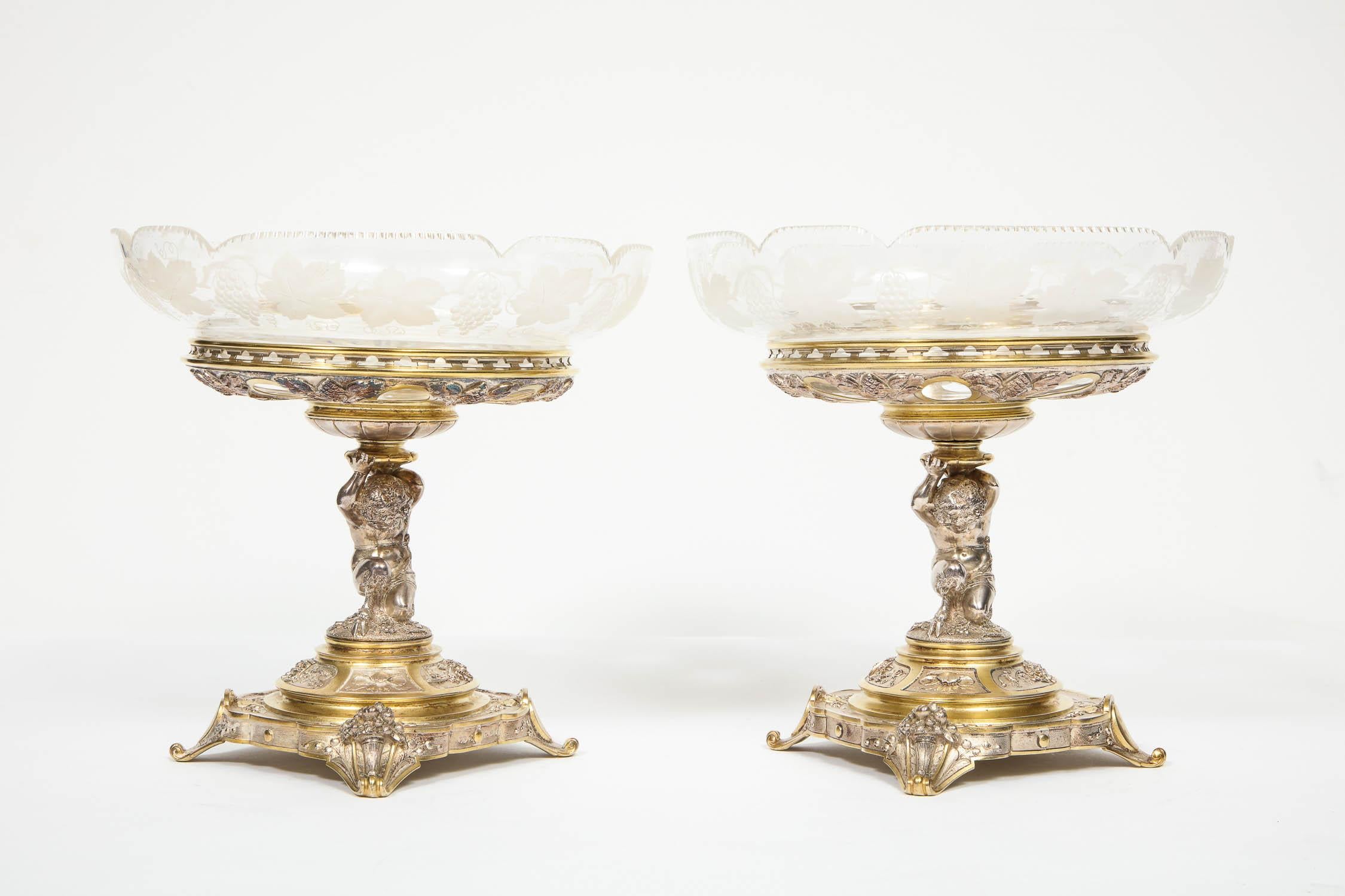 Elkington & Co., a Pair of Gilt and Silvered Bronze Tazza Centerpieces In Good Condition In New York, NY