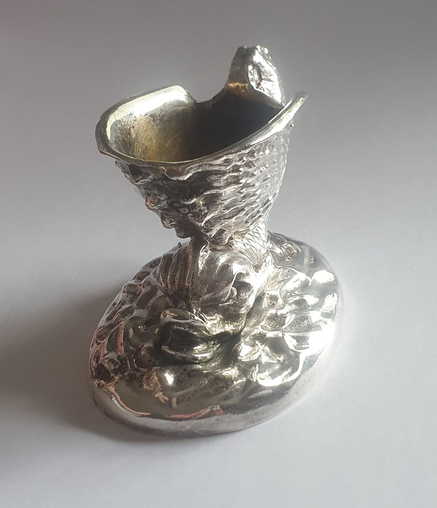 Elkington & Co Silver Plated Dolphin & Shell Salt Cellar with Silver Gilt lining In Good Condition For Sale In London, GB