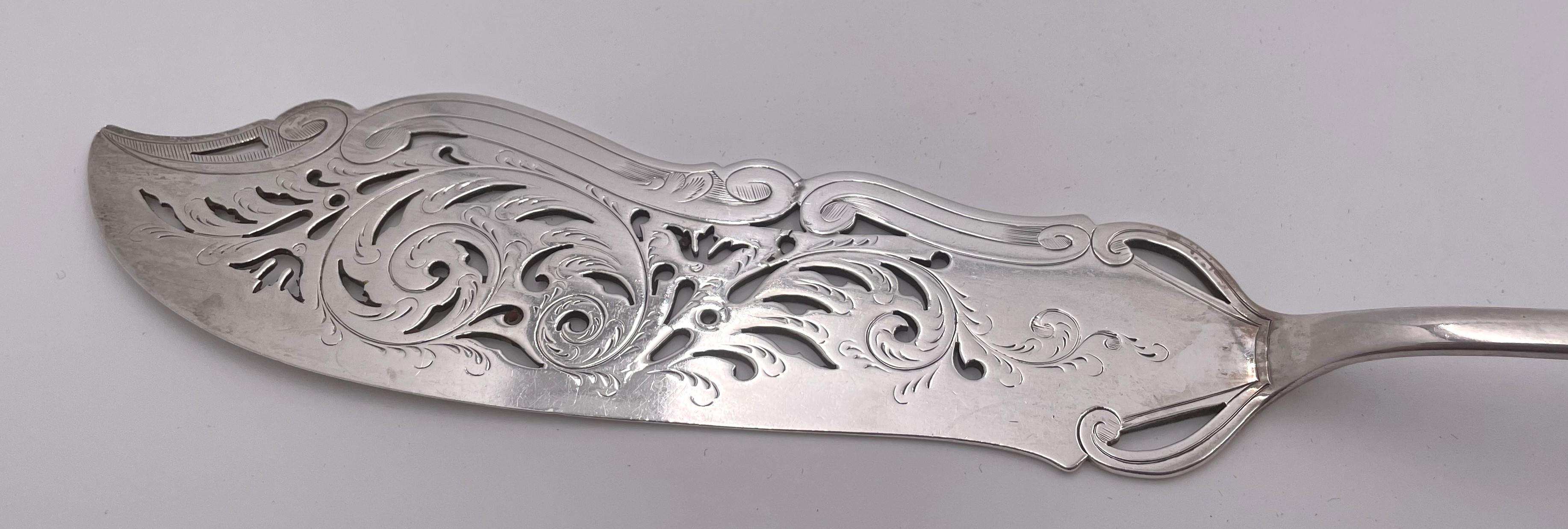 Fine XIX secolo Set di 2 piatti da pesce vittoriani in argento Sterling Elkington del 1886 in vendita