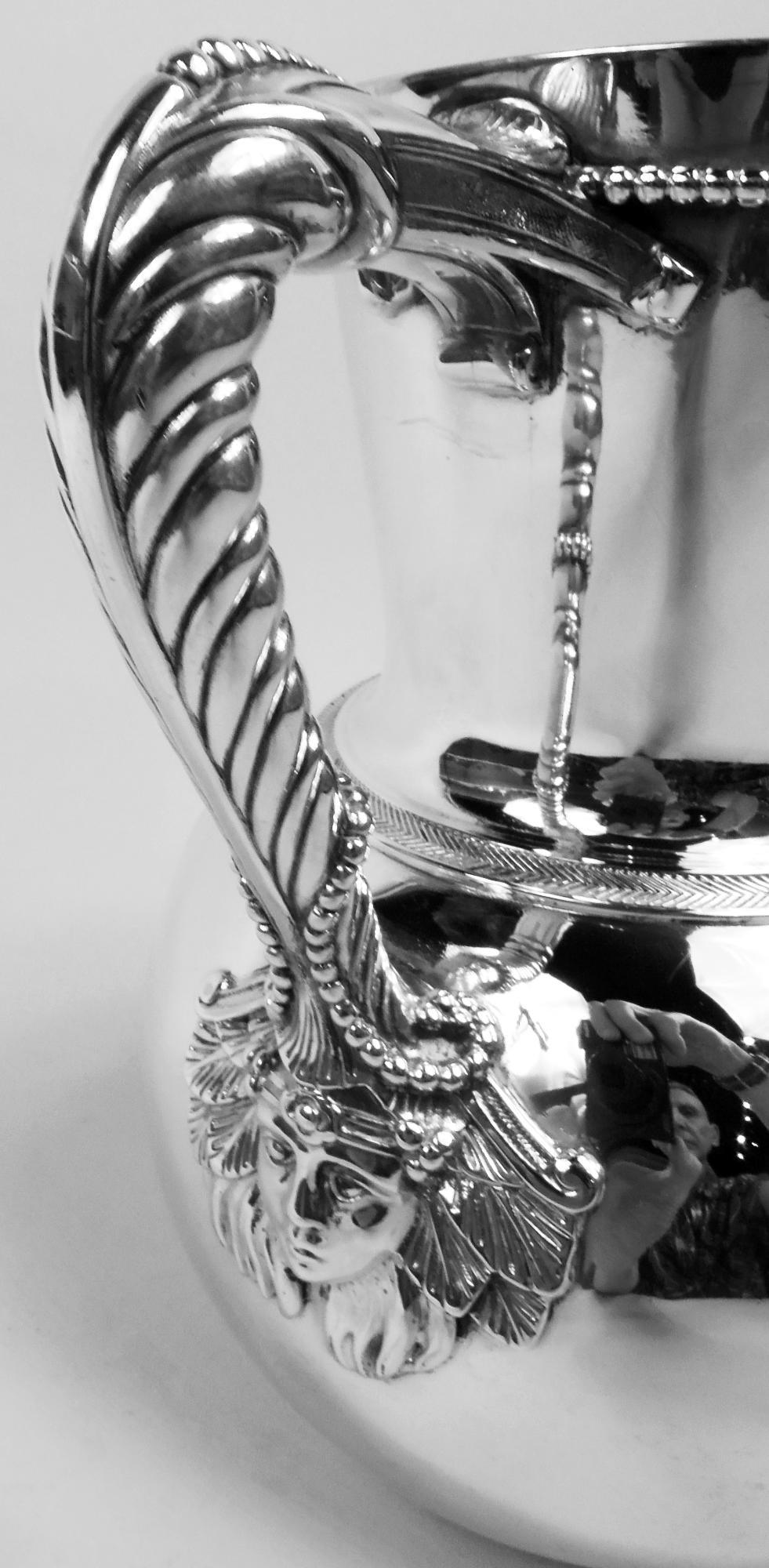 Brocca per l'acqua Elkington Victorian Classical Sterling Silver Bulldog in vendita 1