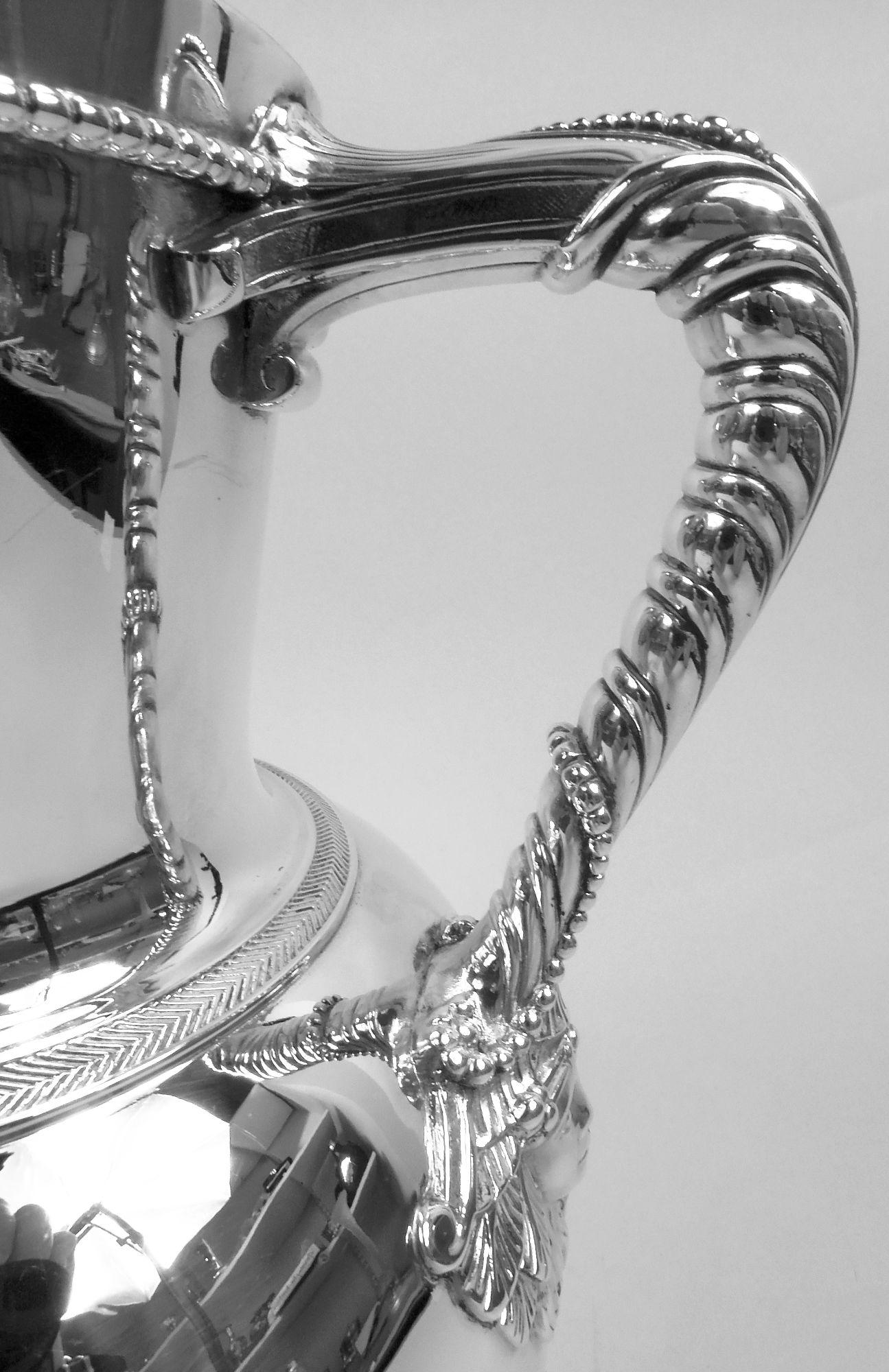 Brocca per l'acqua Elkington Victorian Classical Sterling Silver Bulldog in vendita 2