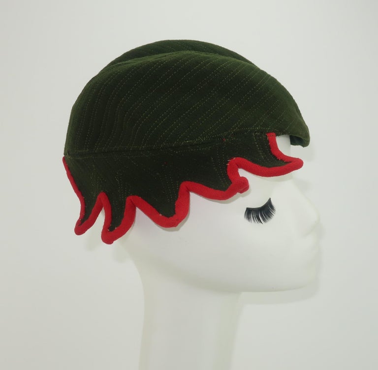 Ella Buchanan Gunn Army Green & Red Wool Cap Hat, 1940's In Good Condition For Sale In Atlanta, GA