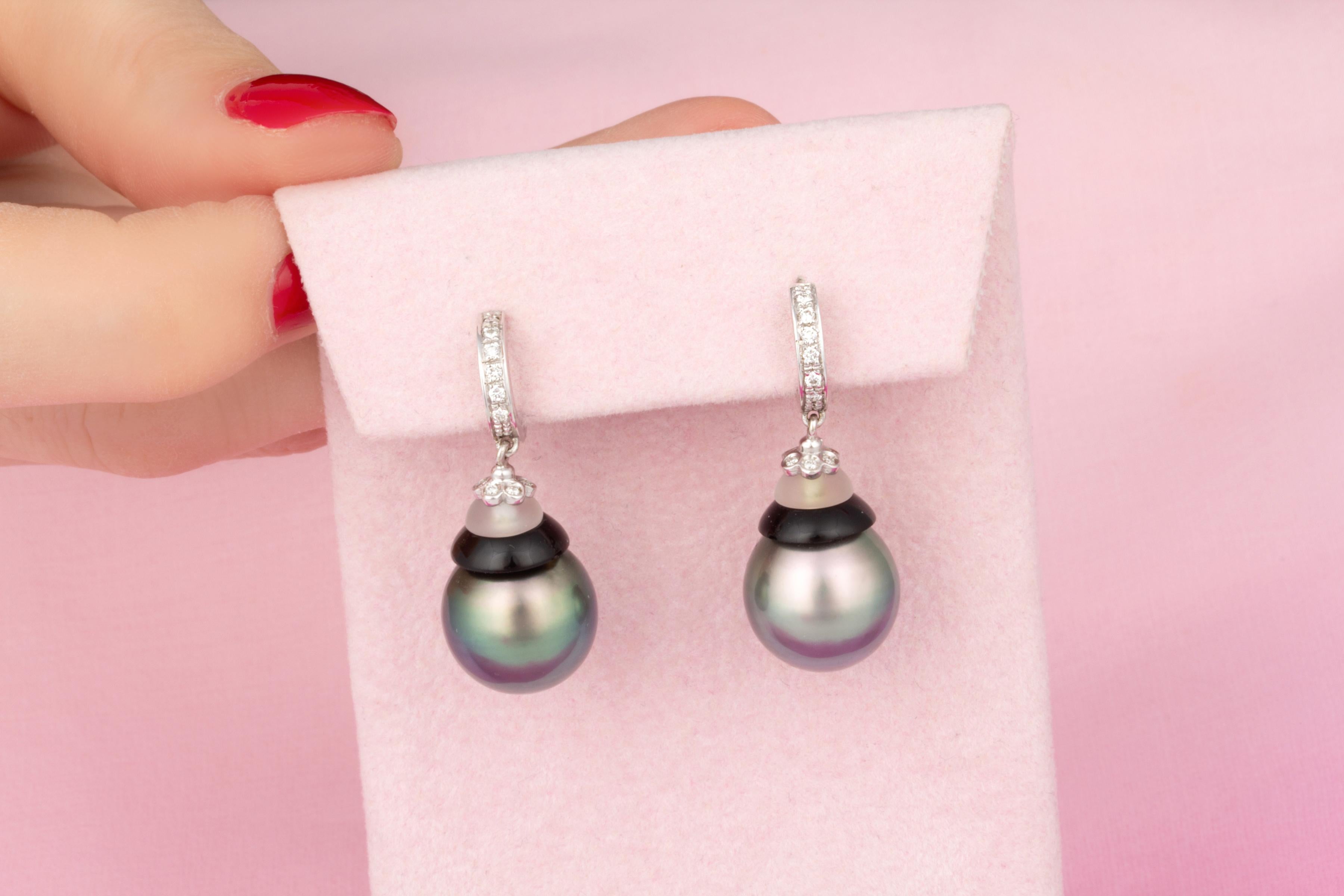 Ella Gafter 14 mm Diamant-Ohrringe mit Tahiti-Perlen und Pfau  (Künstler*in) im Angebot