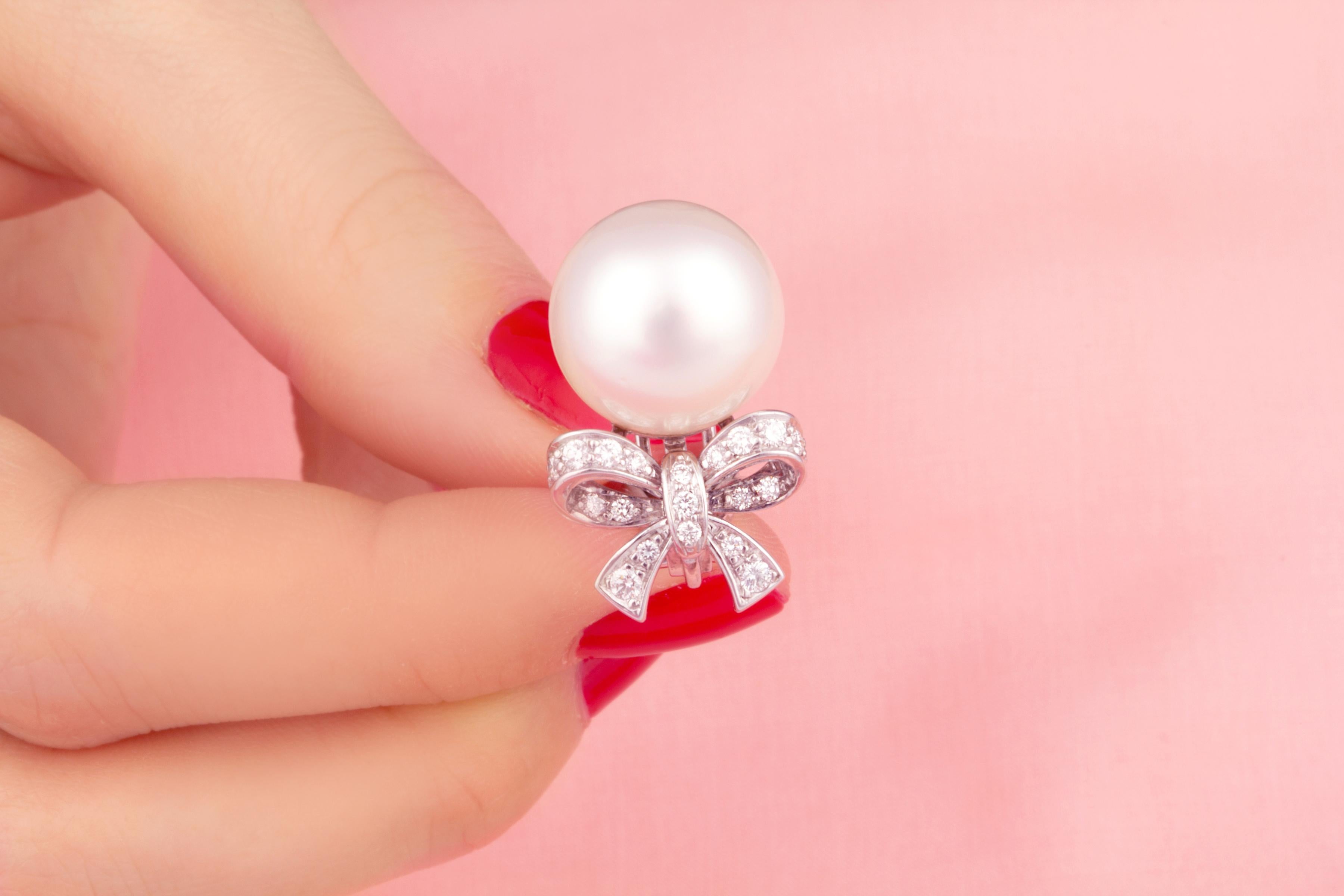Ella Gafter 14mm Perlen-Diamant-Schleifen-Ohrringe  im Angebot 1