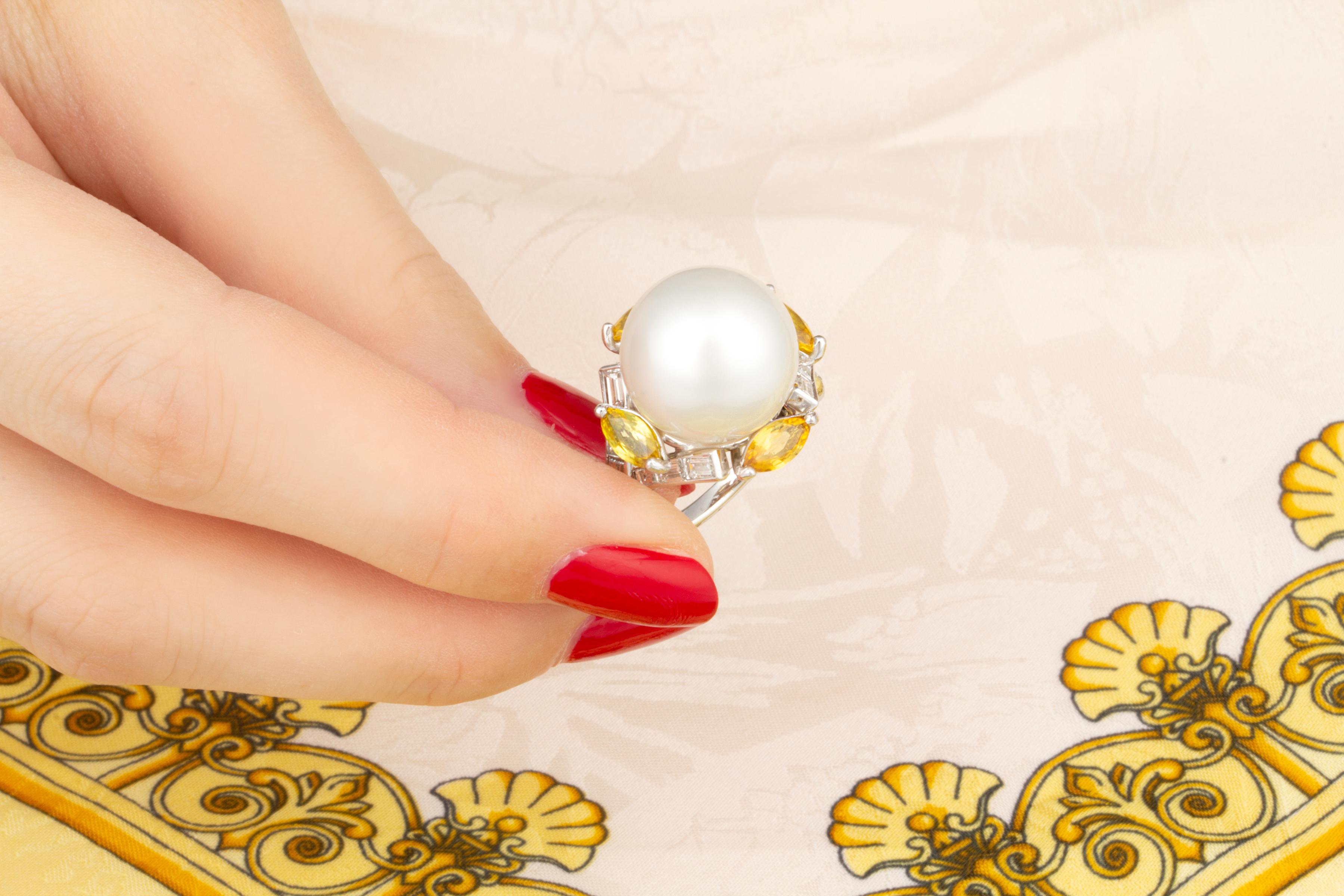 Perla del Mar del Sur Zafiro Amarillo Diamante Anillo de Cóctel Diseñado por Ella Gafter en venta 4