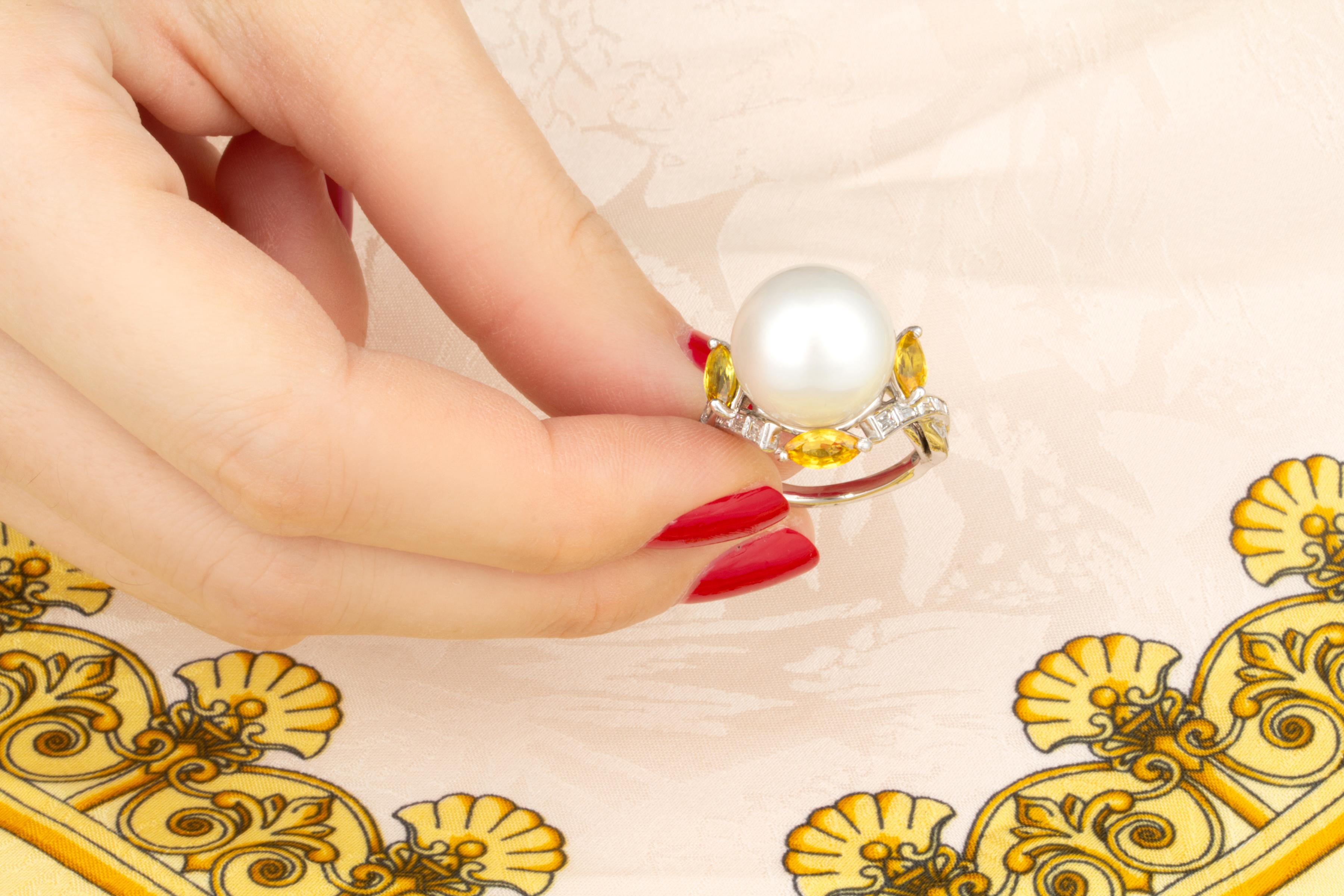 Perla del Mar del Sur Zafiro Amarillo Diamante Anillo de Cóctel Diseñado por Ella Gafter en venta 1