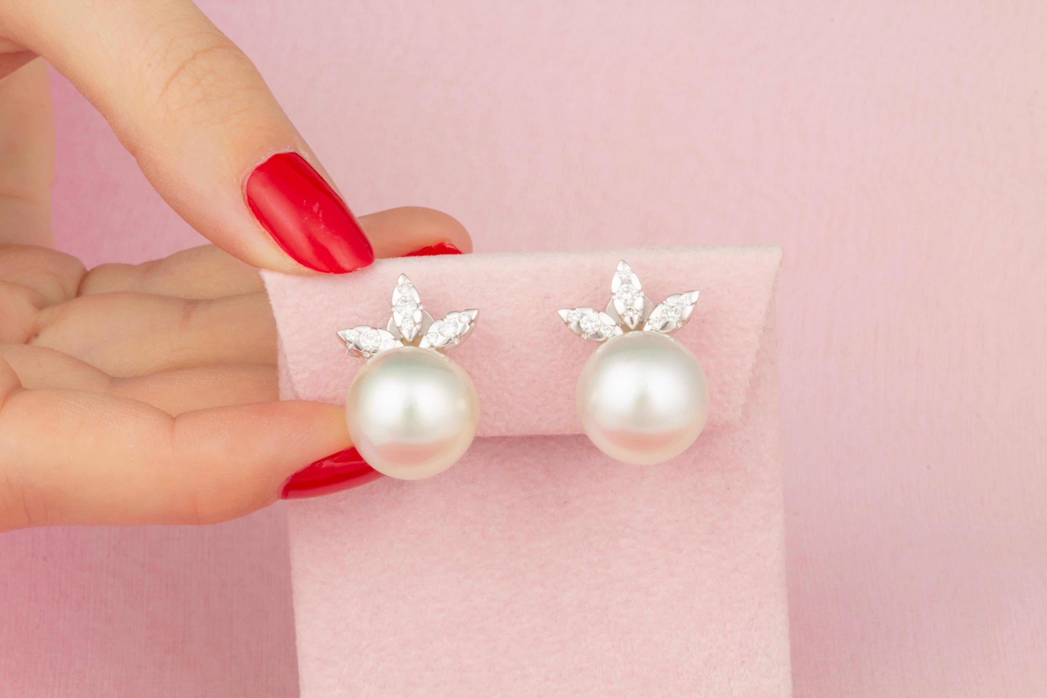 Artista Orecchini di diamanti con perle dei mari del sud 15,5 mm Design/One di Ella Gafter in vendita