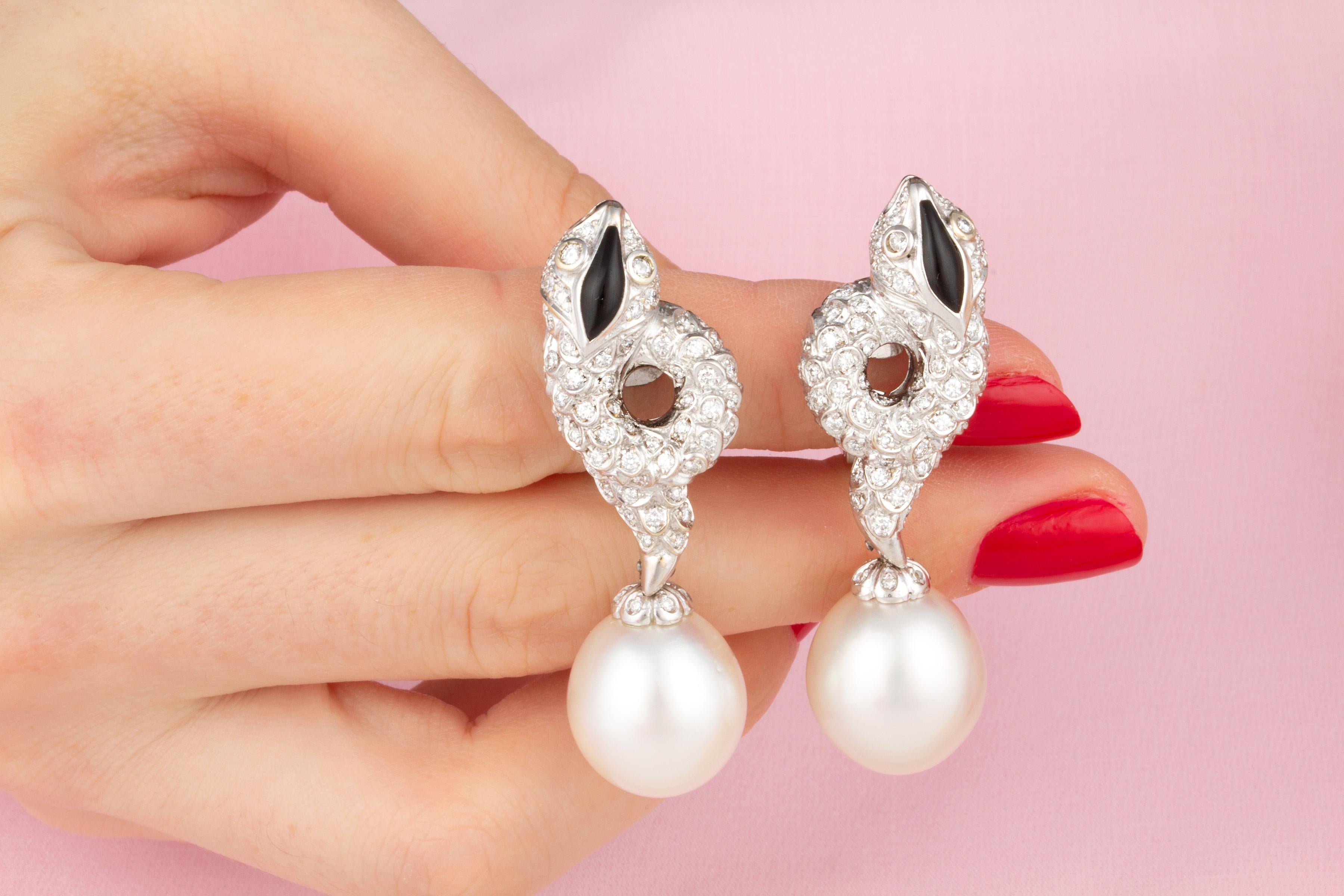 Ella Gafter 16.5mm Pearl Diamond Snake Earrings In New Condition For Sale In New York, NY
