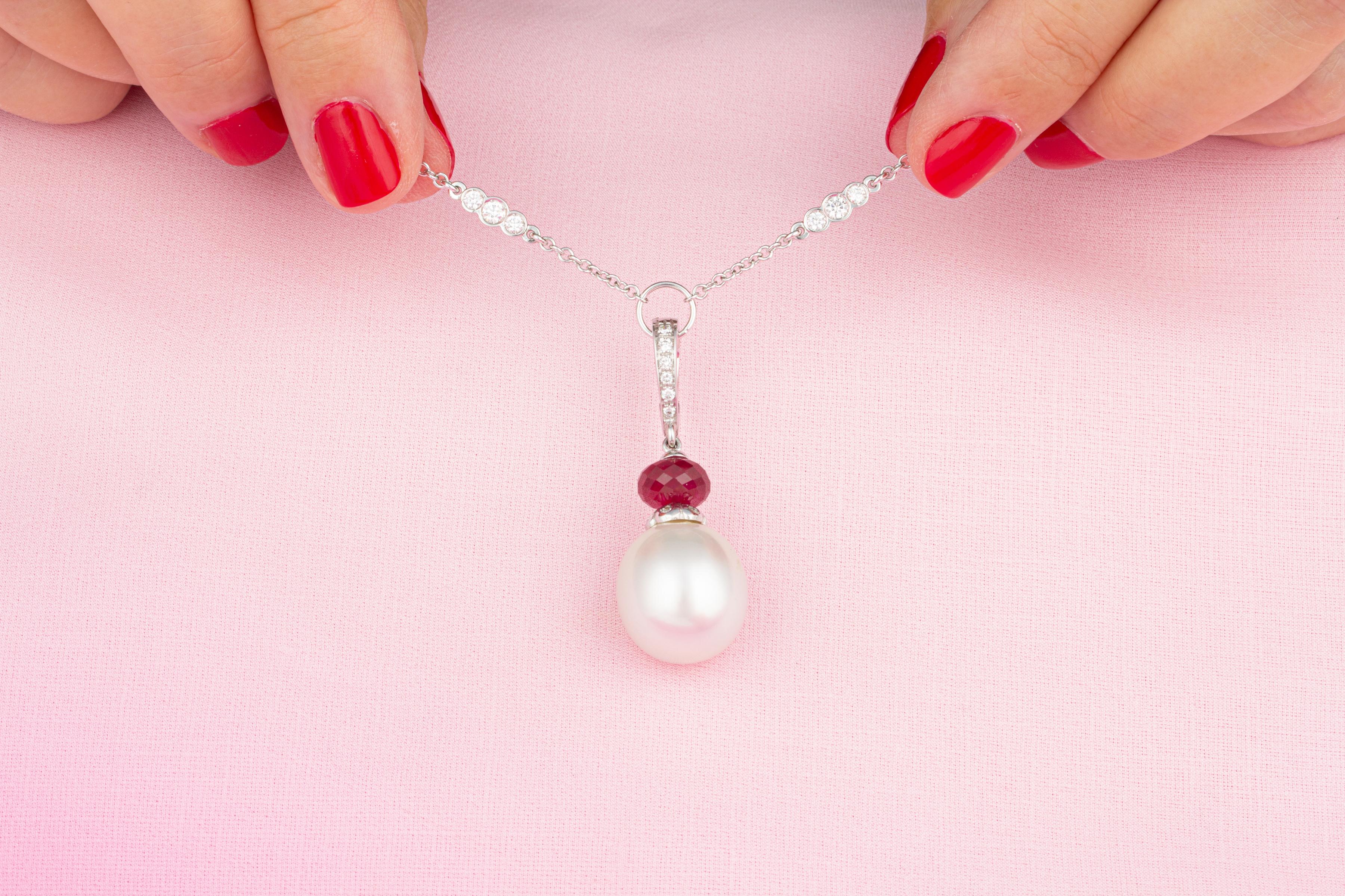 Round Cut Ella Gafter Pearl Diamond Pendant For Sale