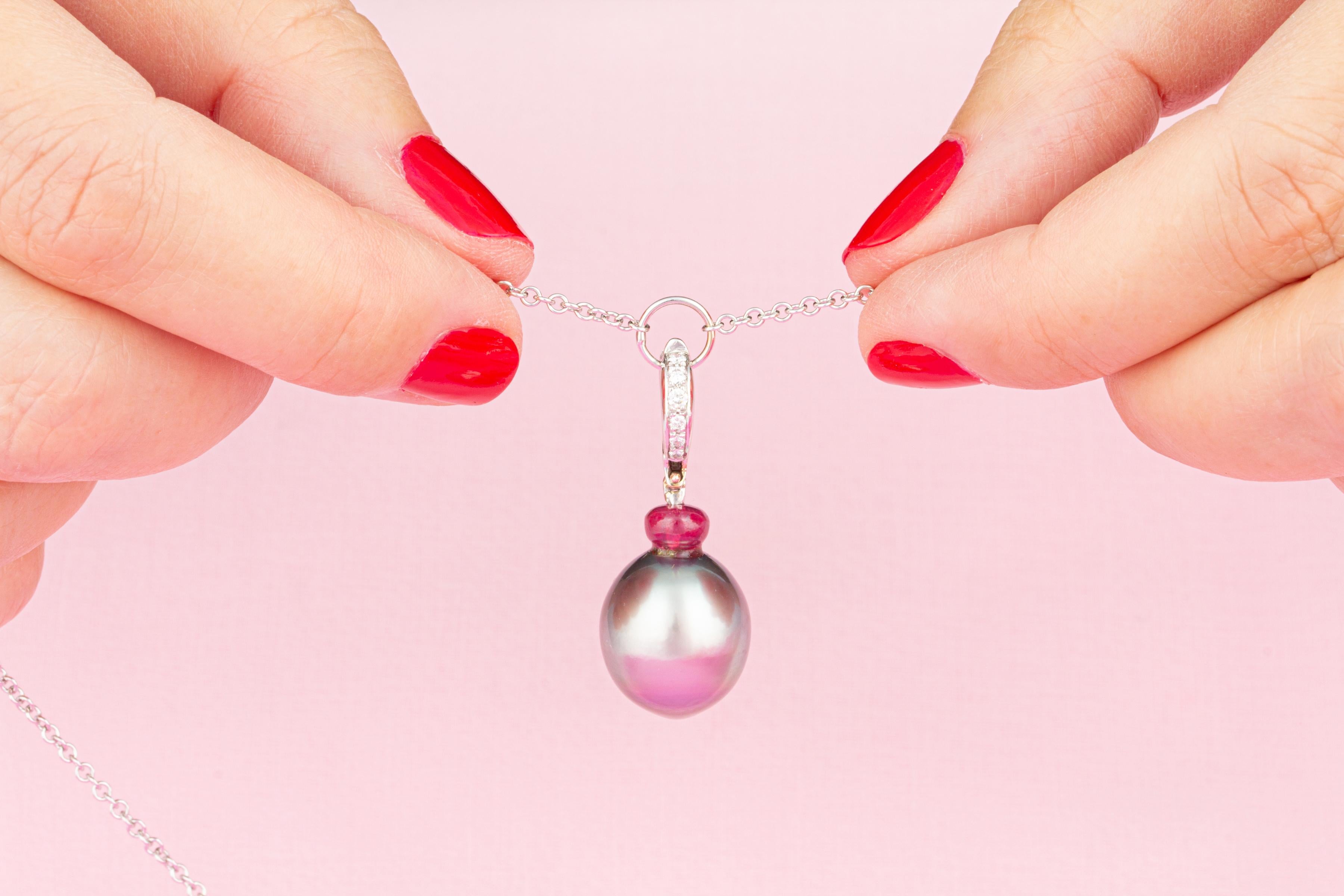 Ella Gafter Collier pendentif en perles et diamants Neuf - En vente à New York, NY