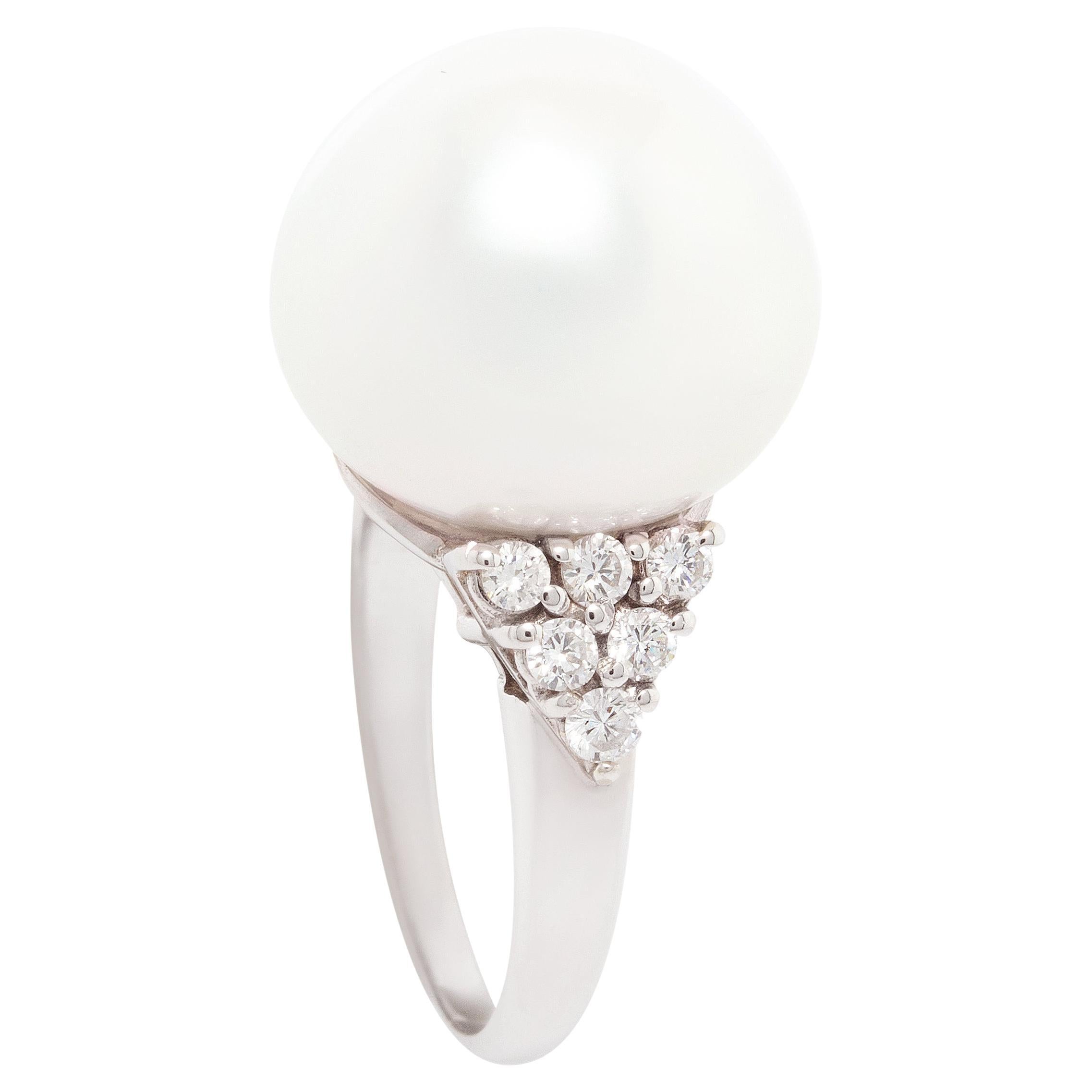 Anillo de cóctel de perlas del mar del Sur y diamantes de 16 mm, diseñado por Ella Gafter
