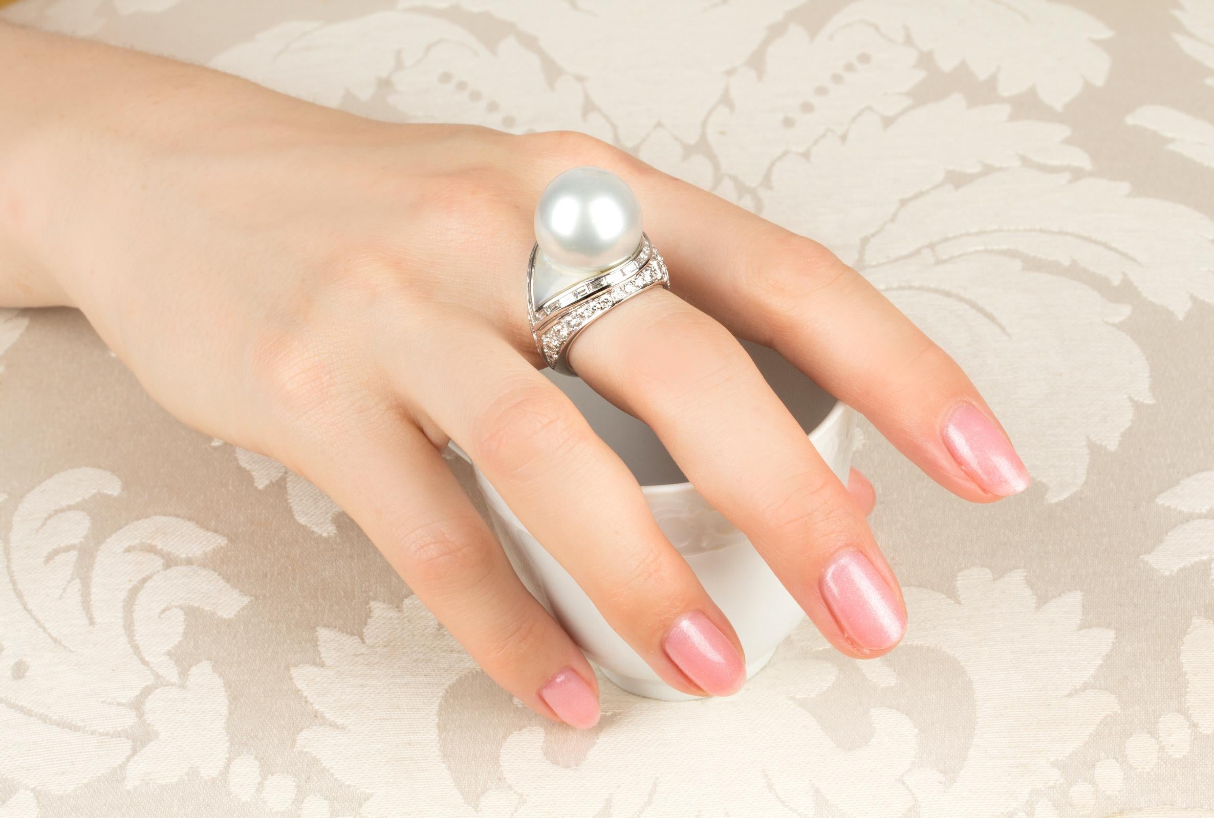 Ella Gafter 16mm Südseeperlen-Diamant-Ring (Künstler*in) im Angebot