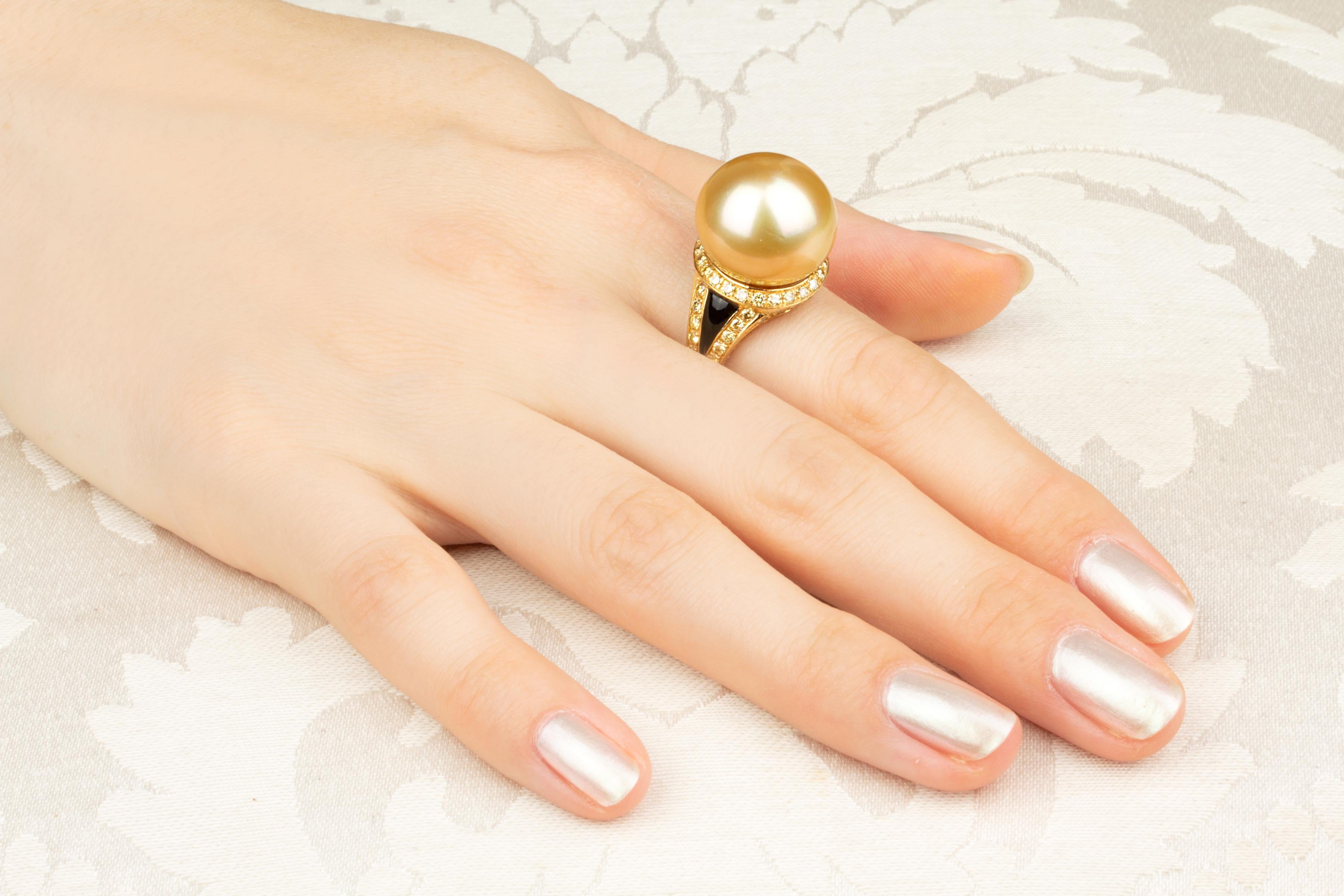 This golden pearl and diamond ring features a splendid pearl of 17mm diameter. The pearl is untreated. It displays fine nacre and its natural color and luster have not been enhanced in any way. The pearl is perched on a crown of round diamonds