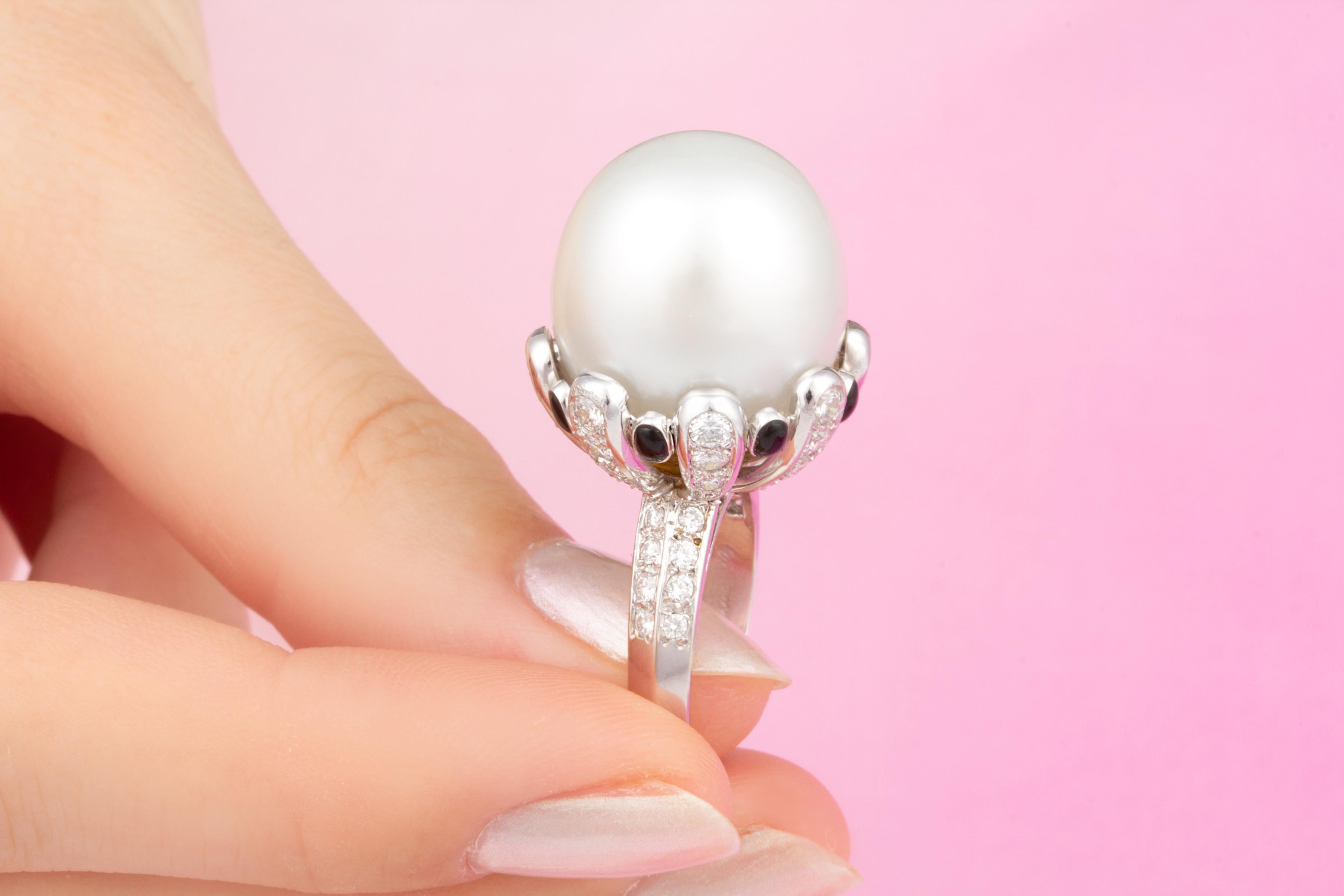 Round Cut Ella Gafter Art Déco style 17mm Pearl Onyx Ring For Sale