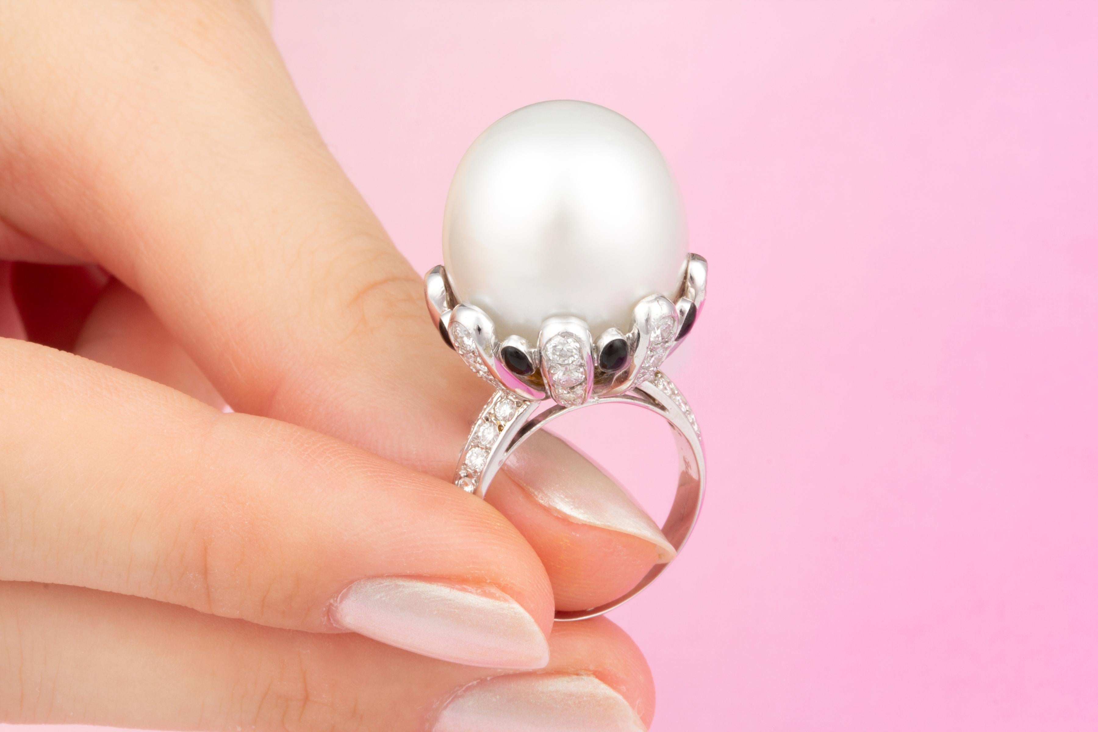 Ella Gafter Art Déco style 17mm Pearl Onyx Ring In New Condition For Sale In New York, NY