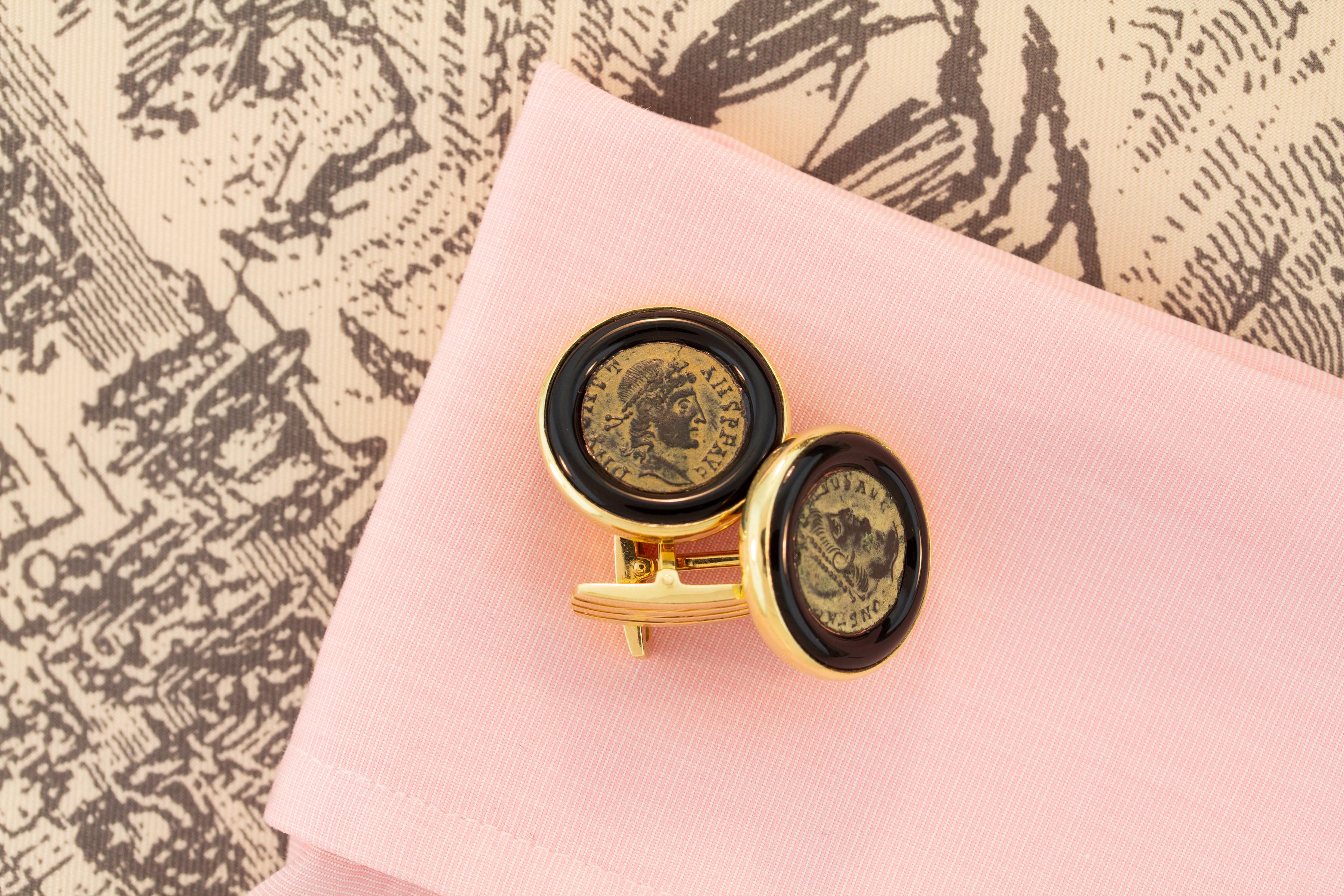 Ella Gafter Gold Coin Cufflinks  In New Condition For Sale In New York, NY