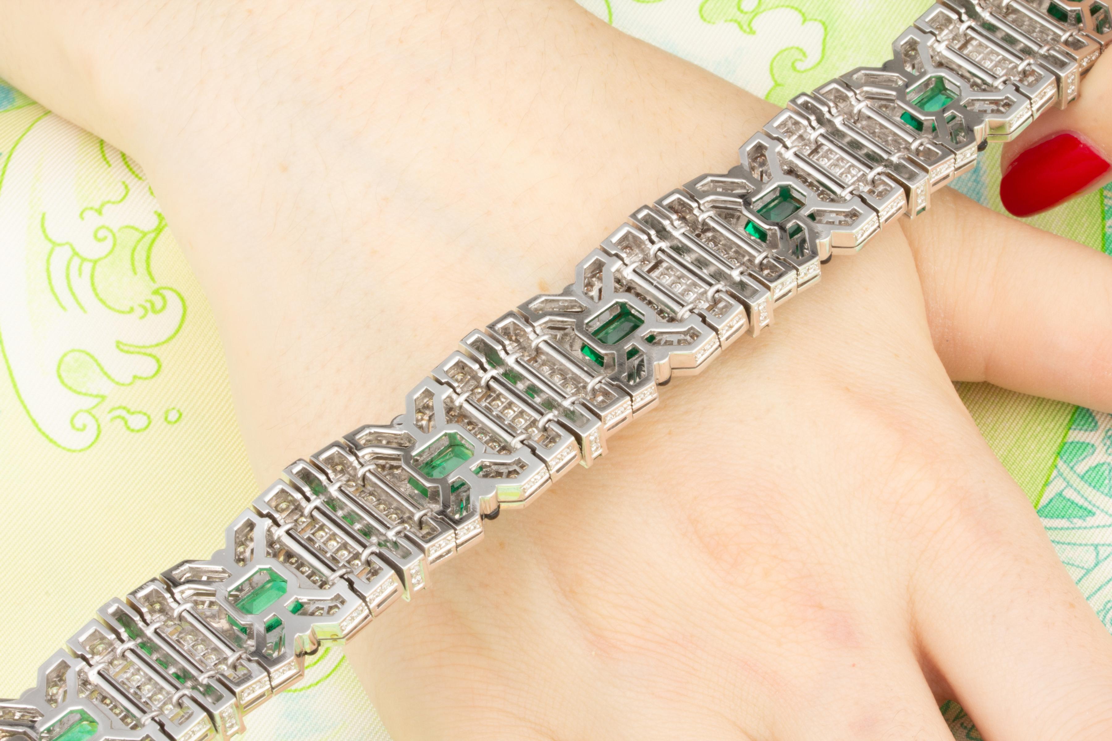 Artiste Ella Gafter Art Déco Style Emerald Diamond Cuff Bracelet en vente