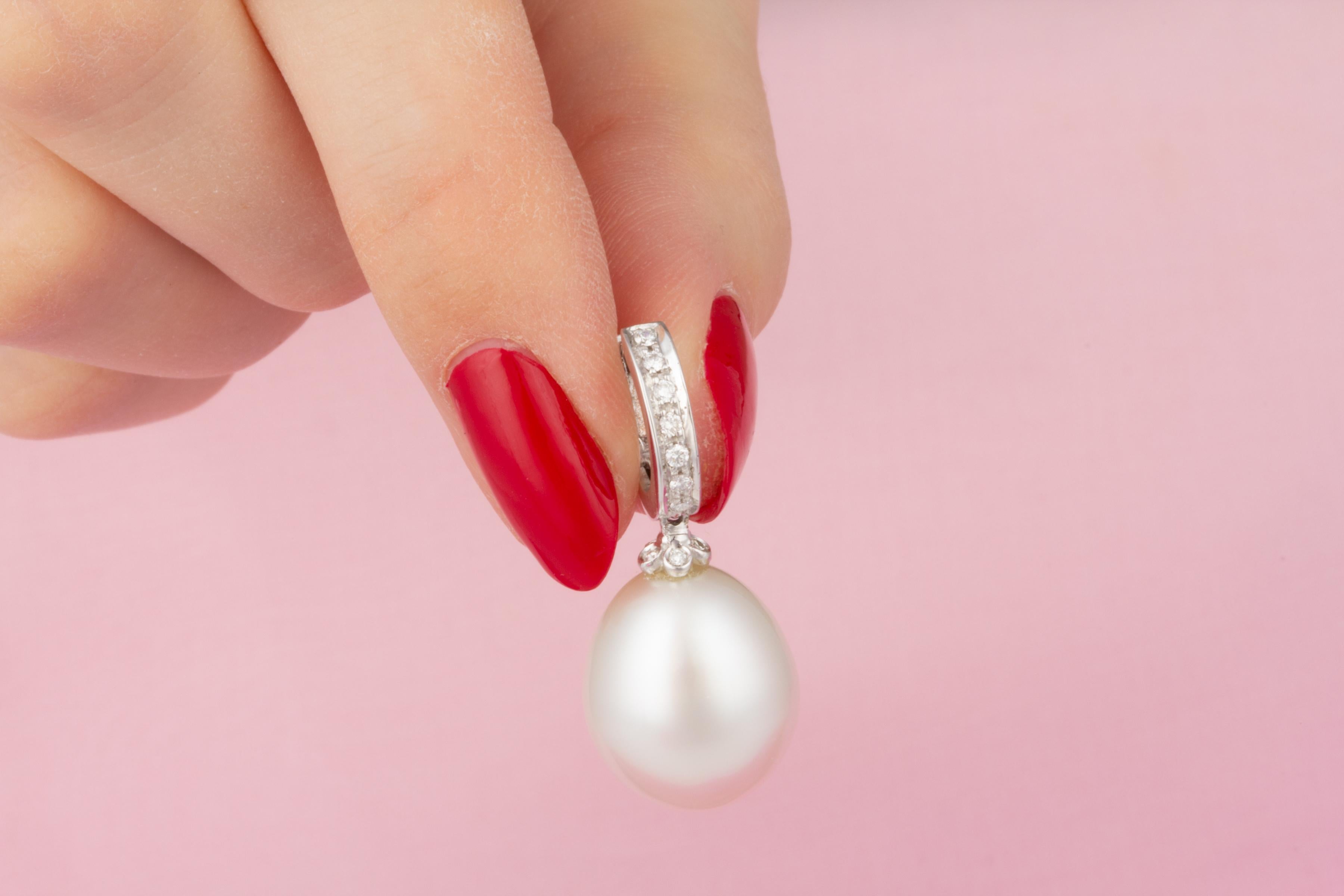 Ella Gafter Boucles d'oreilles pendantes avec perles des mers du Sud et diamants Pour femmes en vente