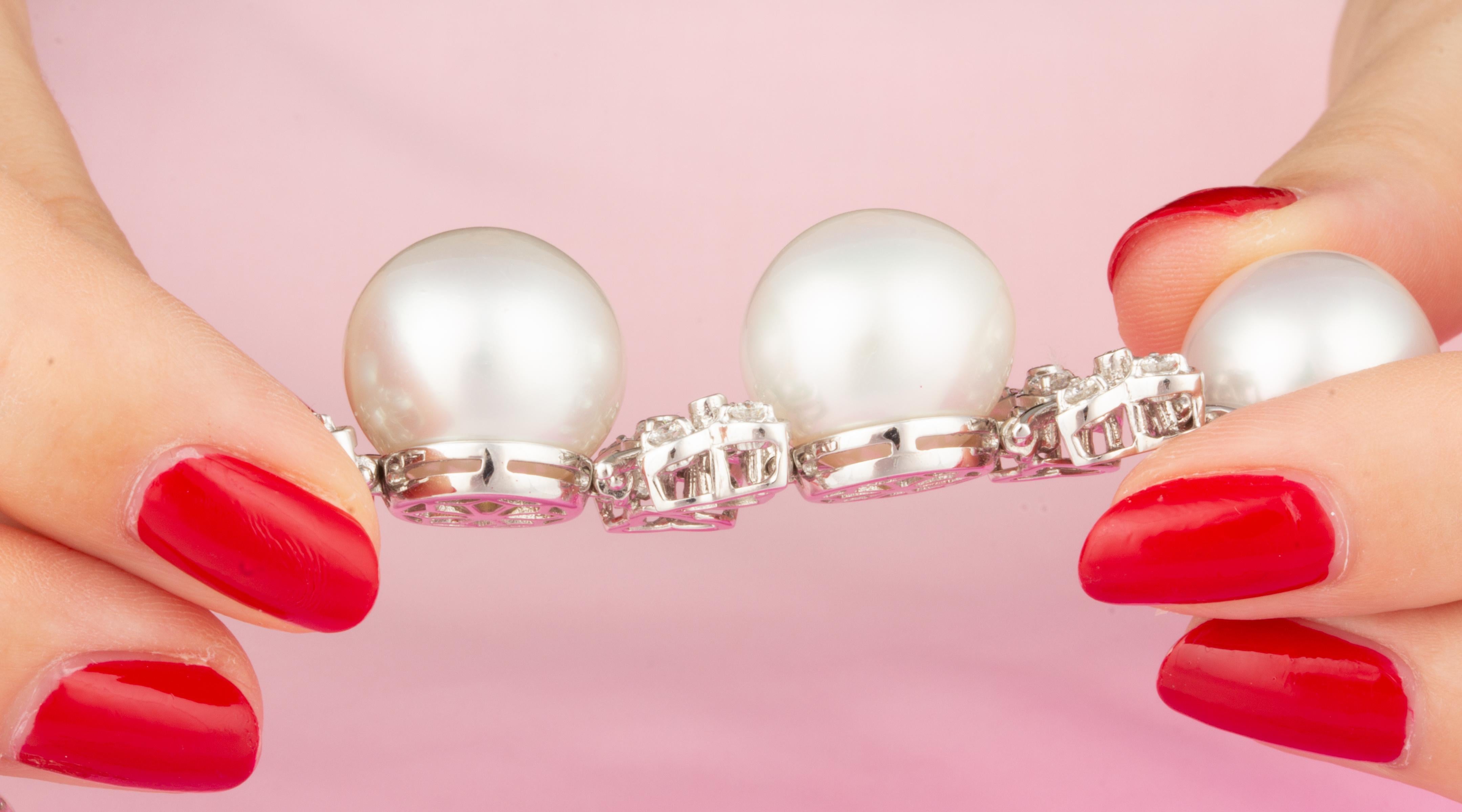 Bracciale con perle dei mari del sud e diamanti, design di Ella Gafter in vendita 3