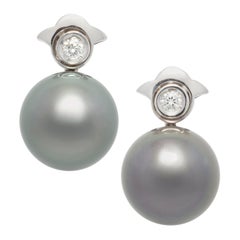 Pendientes de perla negra de Tahití de 14,5 mm con clip de Ella Gafter