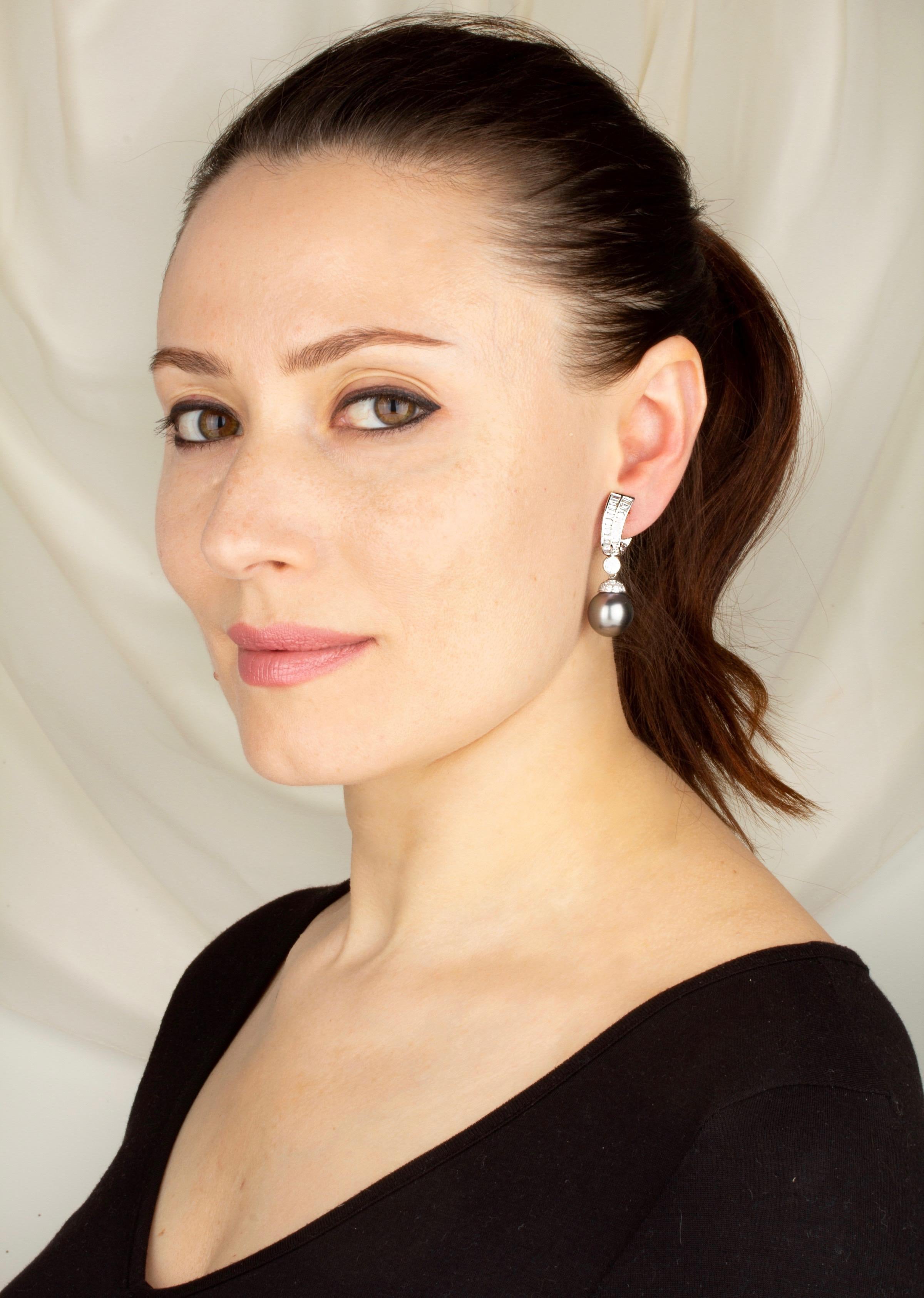 Artista Orecchini a goccia con diamante e perla di Tahiti nera 15 mm Design/One di Ella Gafter in vendita
