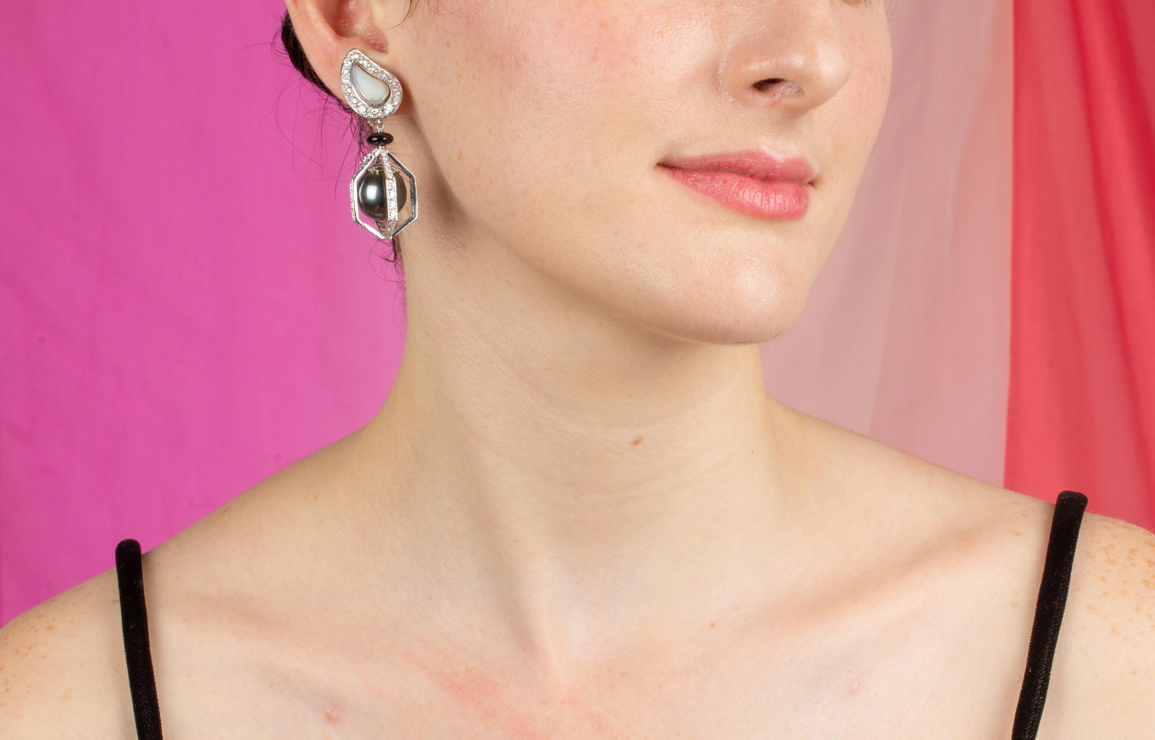 Brilliant Cut Ella Gafter 144mm Black Tahitian Pearl Diamond Drop Earrings For Sale